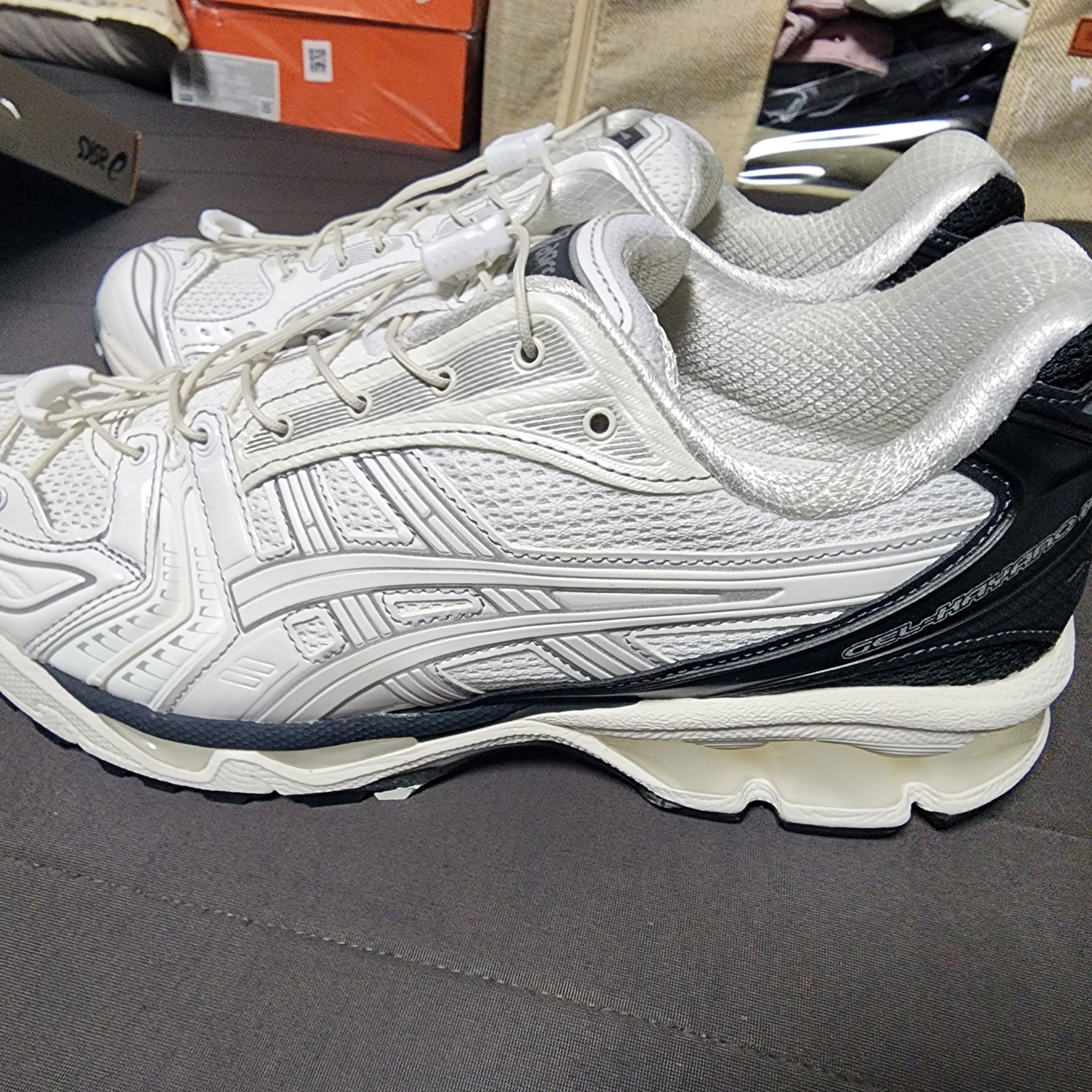 Asics x Unaffected Gel-Kayano 14 Galaxy White 착용 스타일 - 3