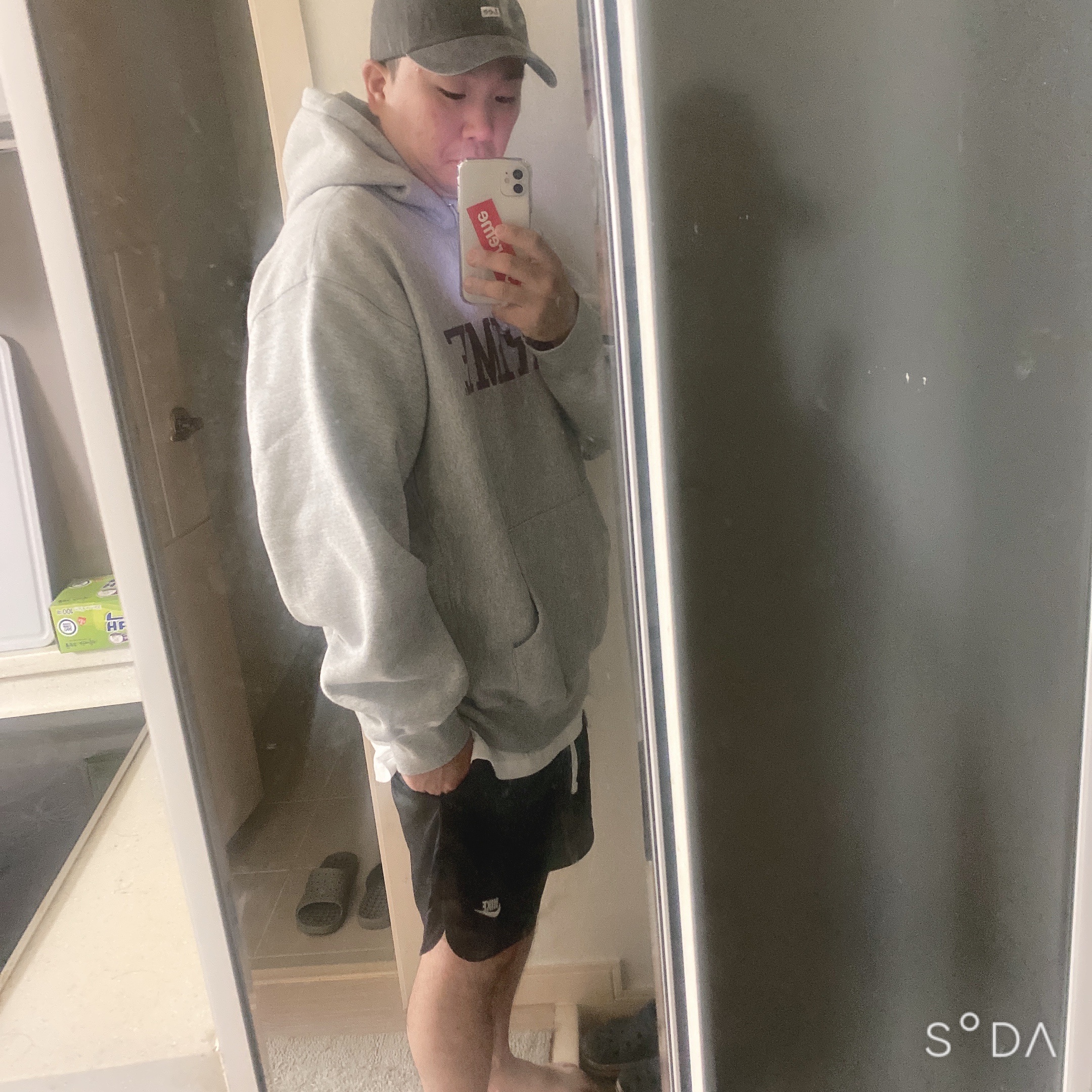 Supreme Varsity Hooded Sweatshirt Heather Grey - 23FW 착용 스타일