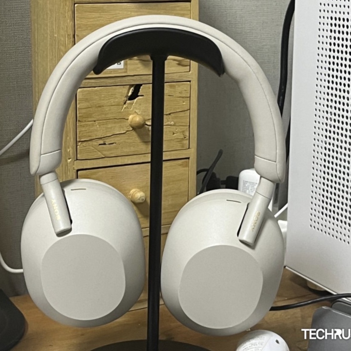 Sony WH-1000XM5 Silver (Sony Korea Ver.) 착용 스타일