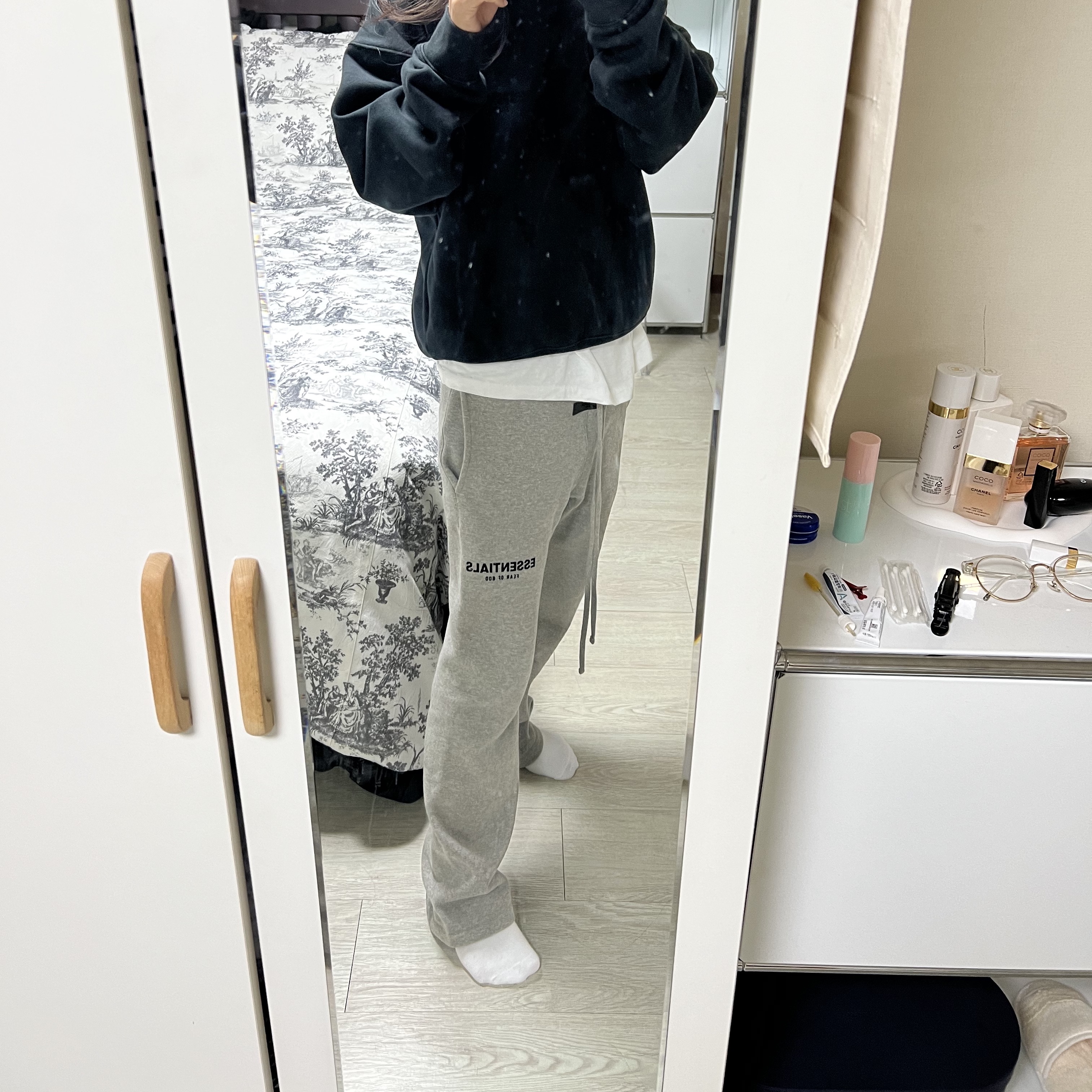 Essentials The Core Collection Relaxed Sweatpants Dark Oatmeal, Essentials The Core Collection Crewneck Sweatshirt Stretch Limo 착용 스타일 - 2