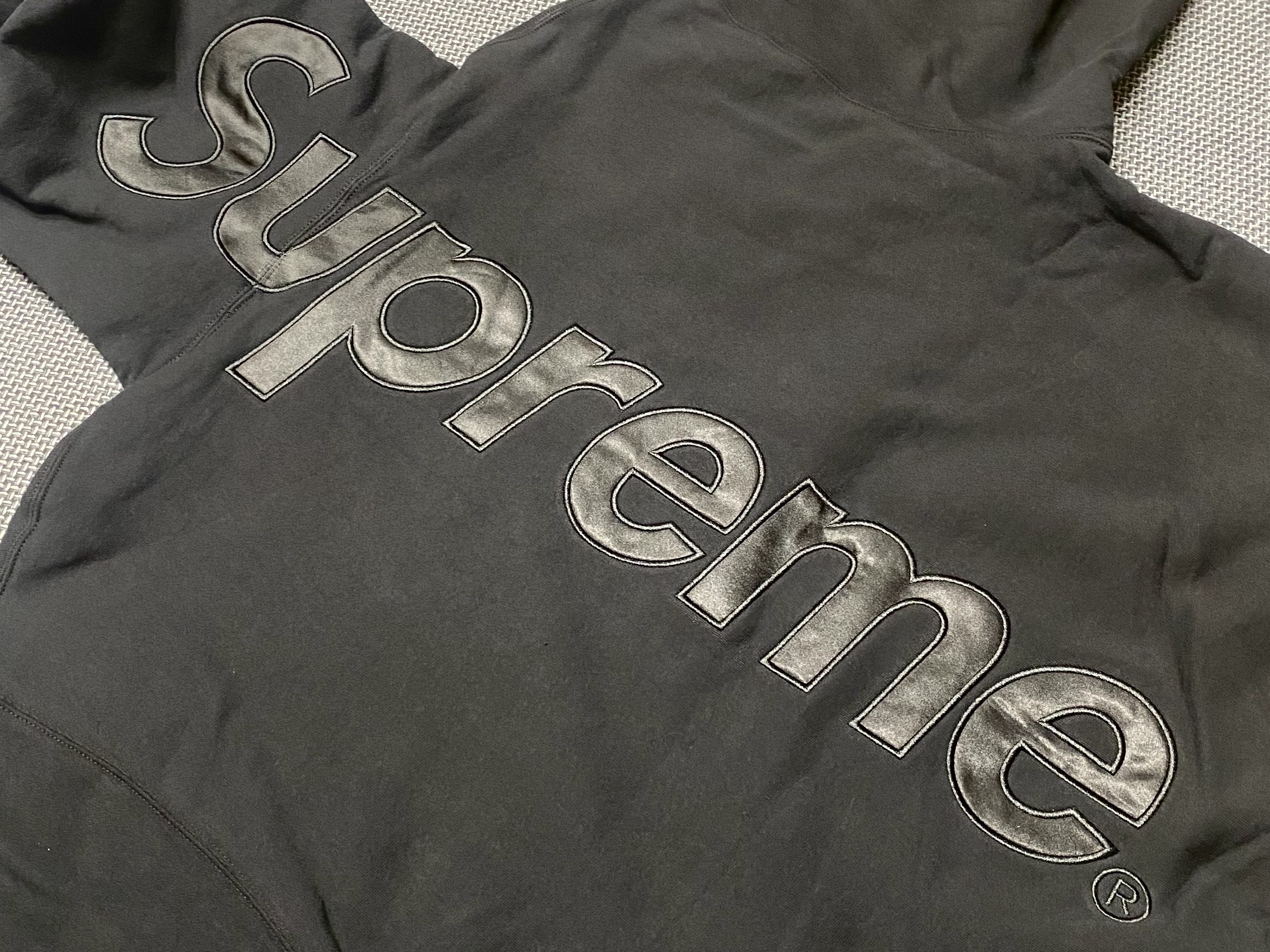 Supreme Satin Applique Hooded Sweatshirt Black - 23FW 착용 스타일