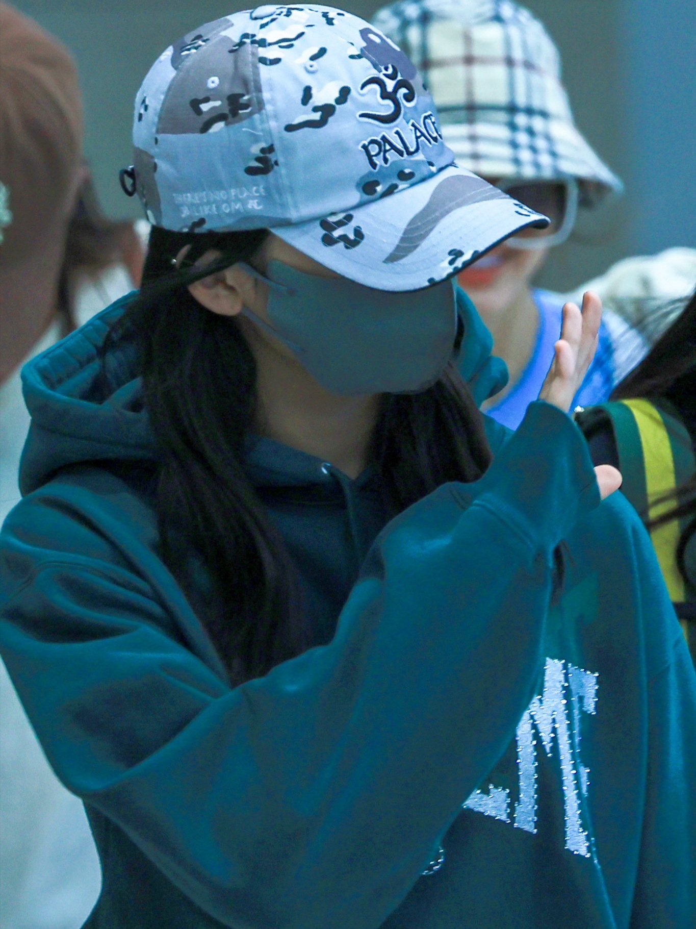 Palace OM 6-Panel Grey Camo - 23SS 착용 스타일