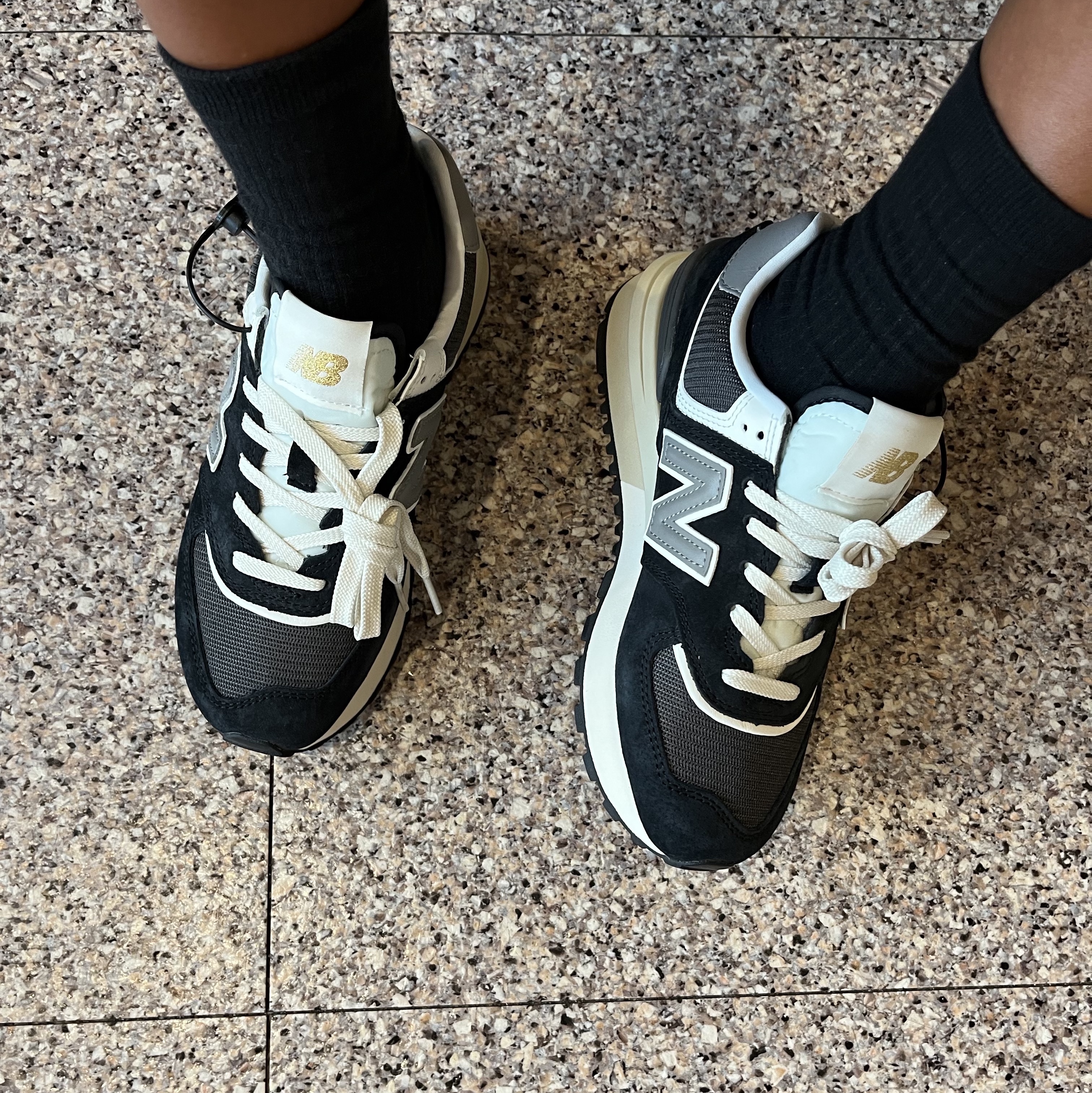 New Balance 574 Legacy Black 착용 스타일