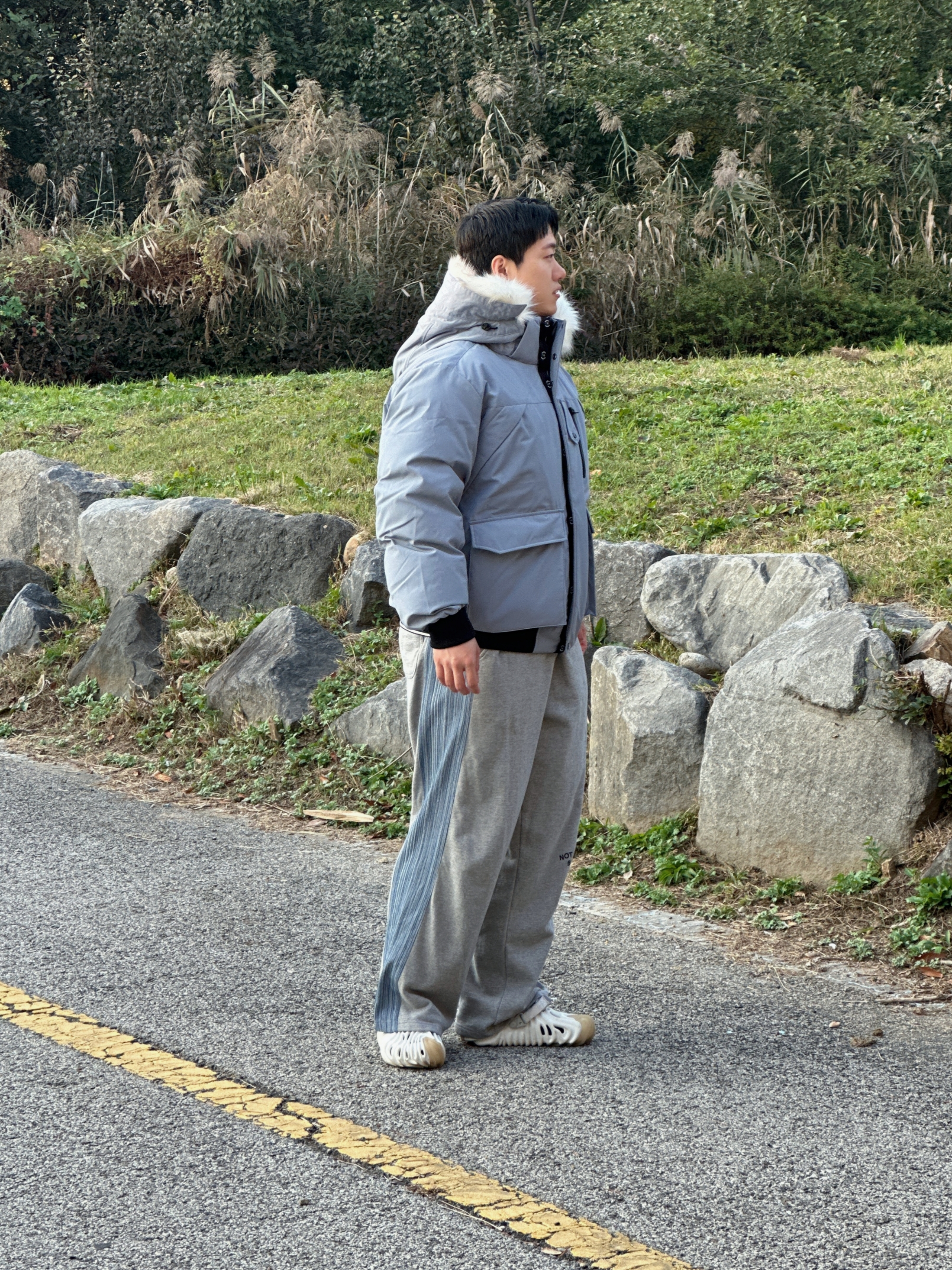 Crocs x Salehe Bembury Pollex Clog Stratus 착용 스타일 - 5