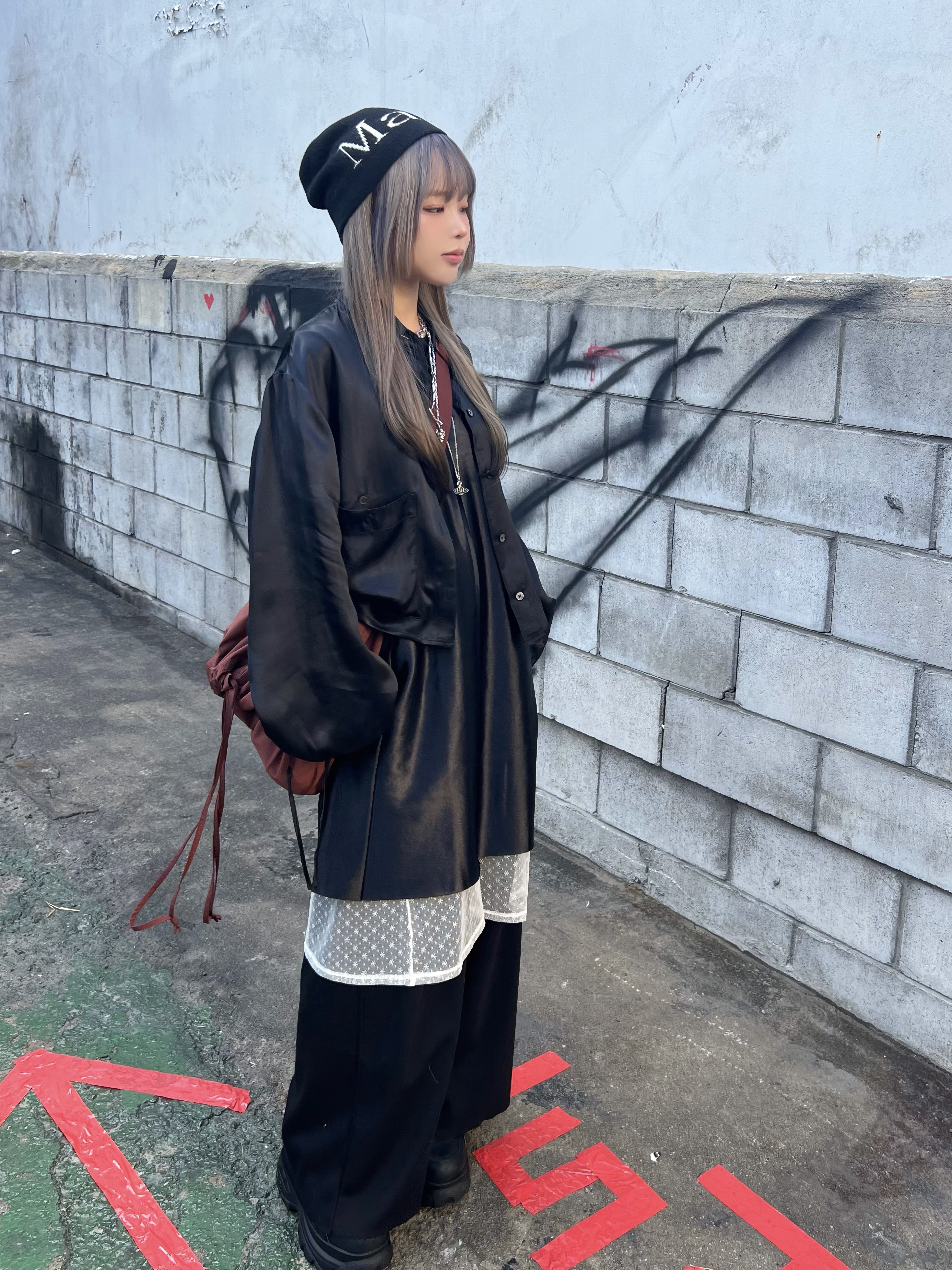 Matin Kim Logo Jacquard Short Beanie Black 착용 스타일 - 3