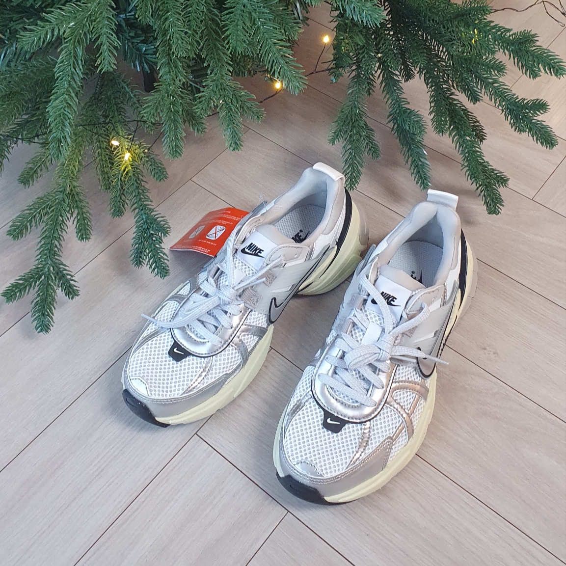 Nike V2K Run Summit White Metallic Silver 착용 스타일