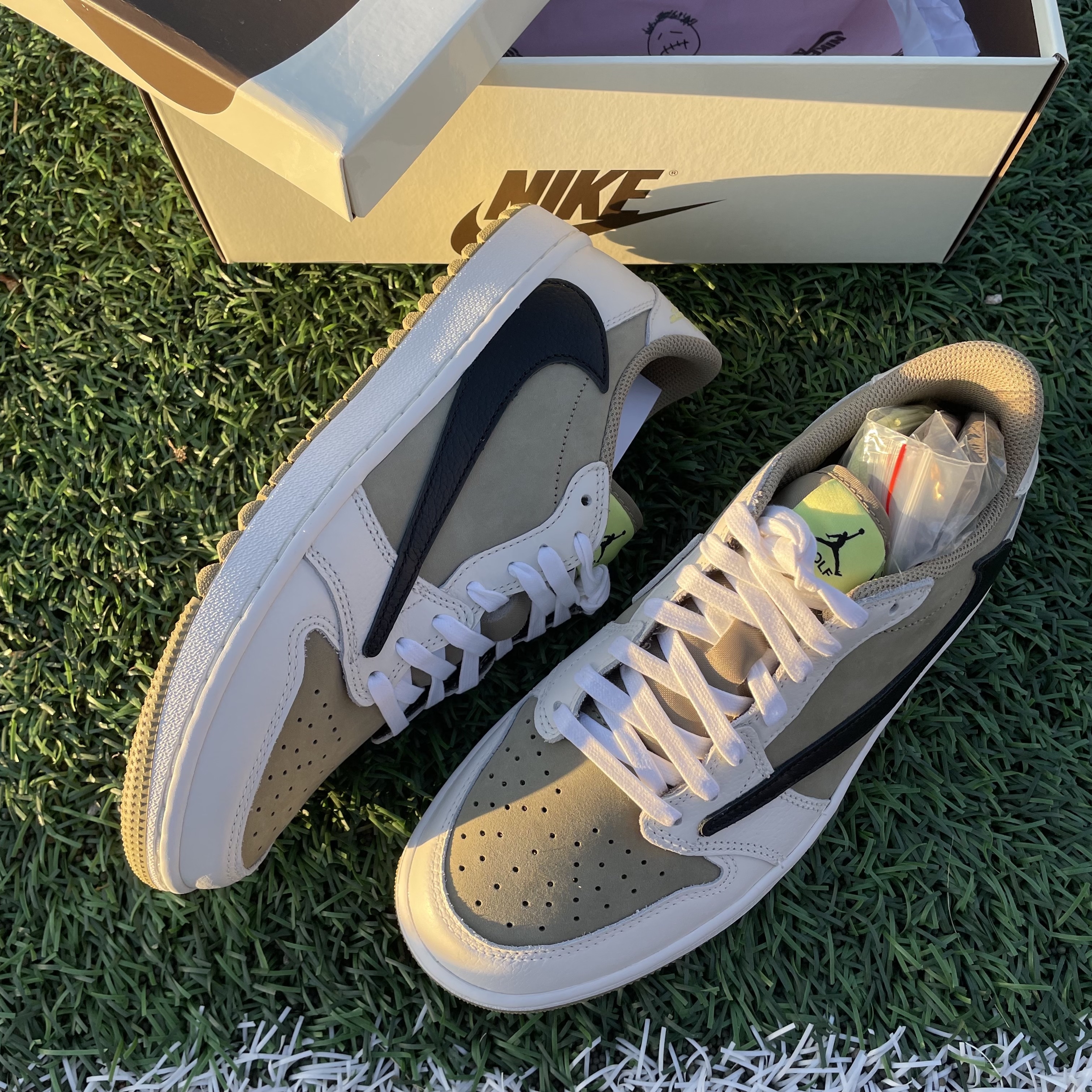 Jordan 1 x Travis Scott Retro Low Golf NRG Neutral Olive 착용 스타일