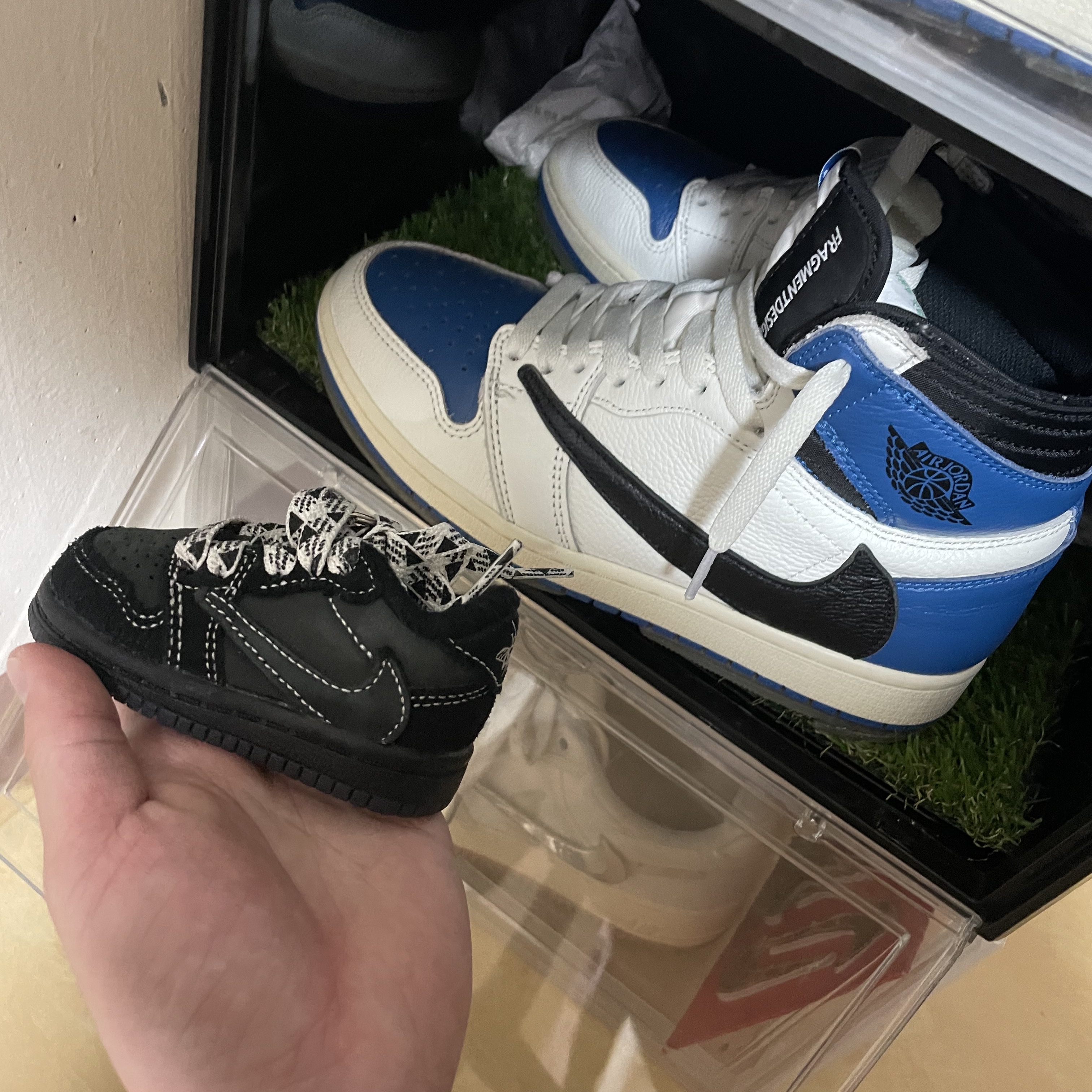 Supreme Canvas Backpack White, (TD) Jordan 1 x Travis Scott Retro Low OG SP Black Phantom 착용 스타일 - 3