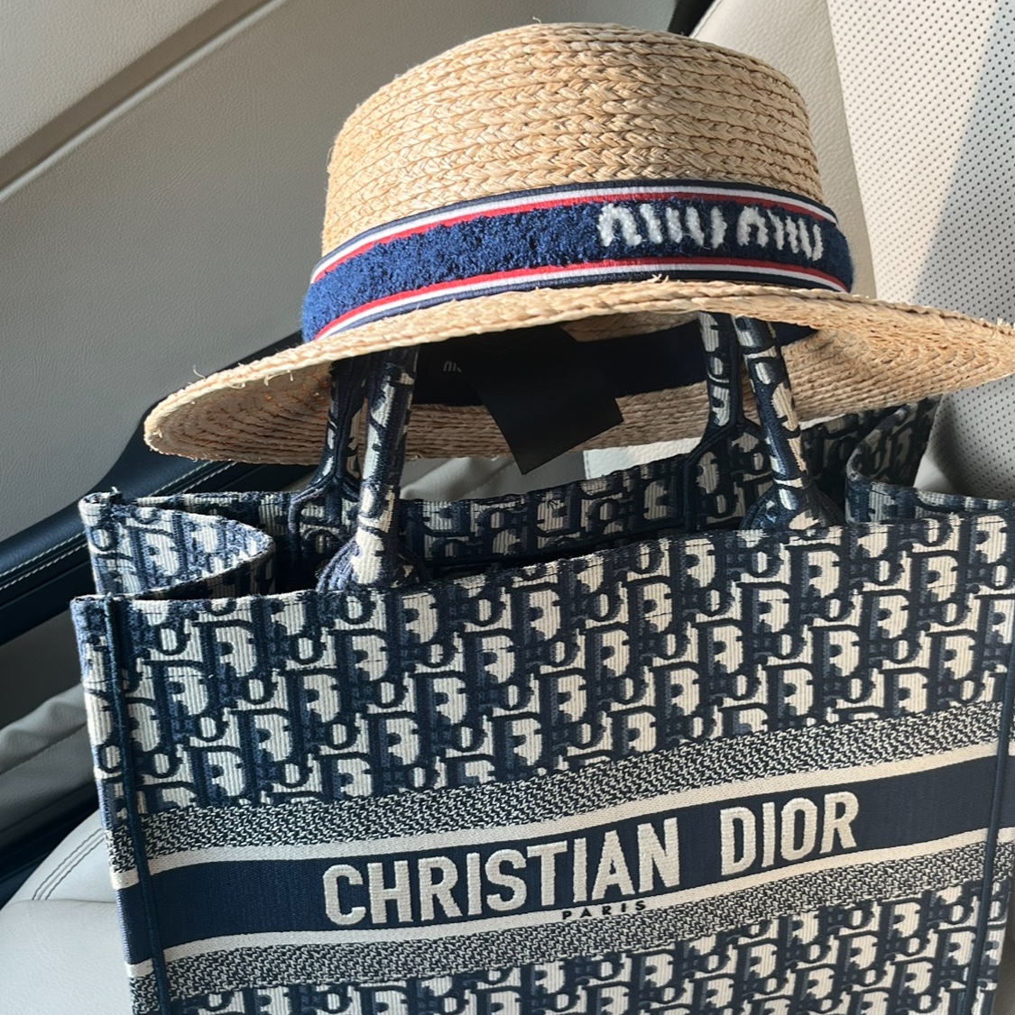(W) Miu Miu Raffia Hat Beige Blue 착용 스타일