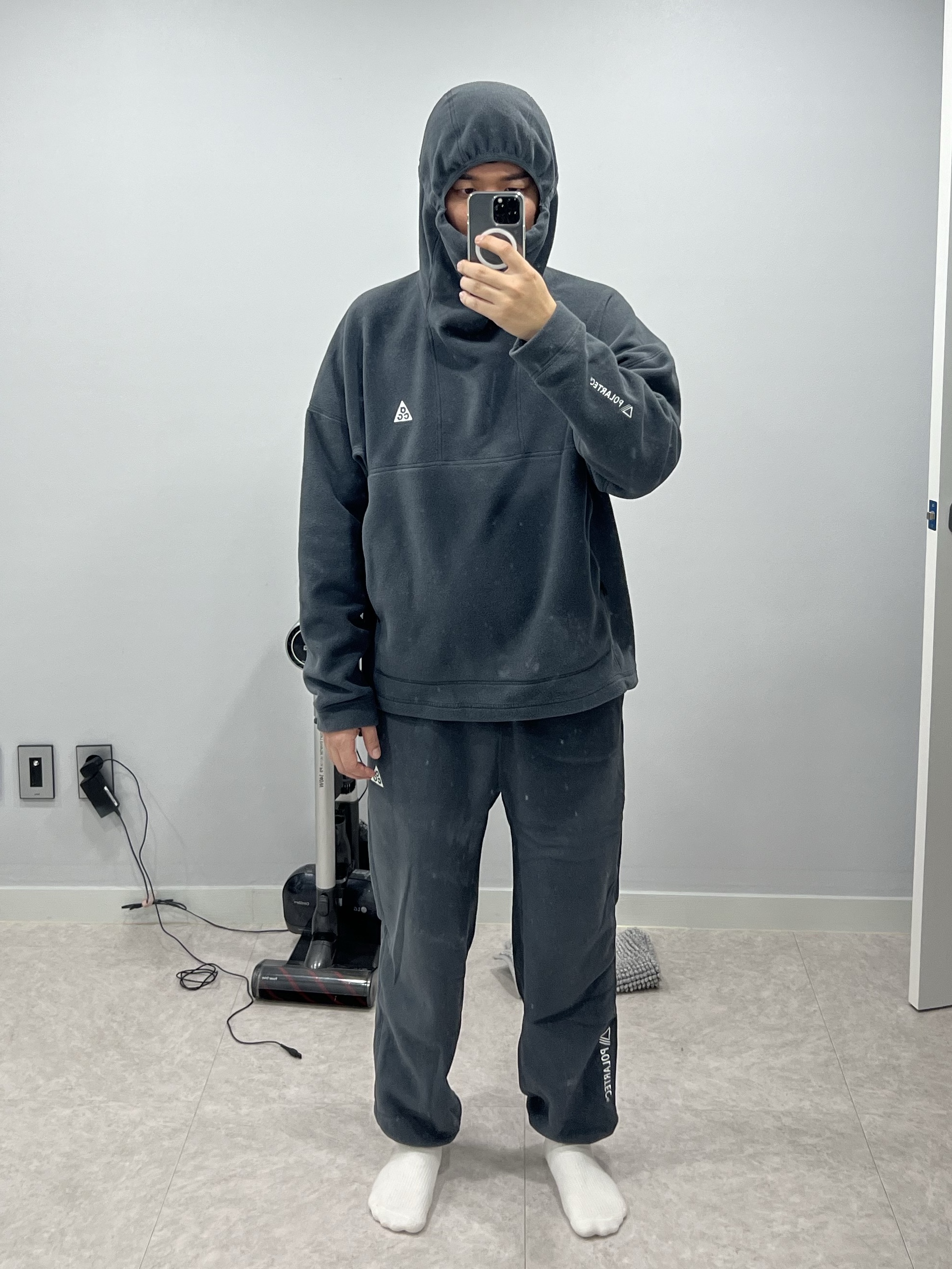 Nike ACG Polartec Wolf Tree Pants Anthracite Black - Asia, Nike ACG Polartec Wolf Tree Pullover Hoodie Anthracite - Asia 착용 스타일