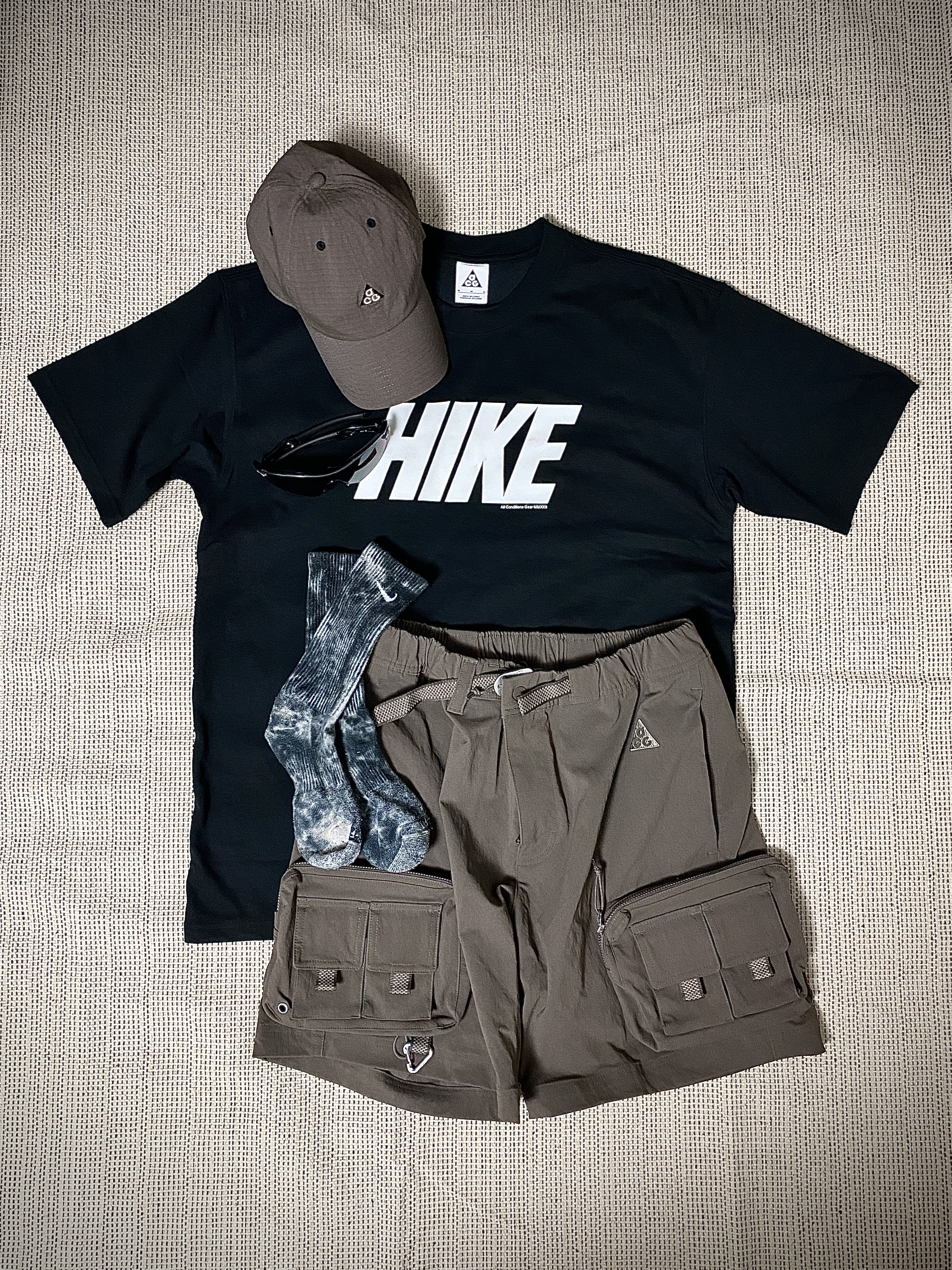 Nike ACG Hike T-Shirt Black - US/EU, Nike ACG Cargo Shorts Ironstone - Asia 착용 스타일 - 3