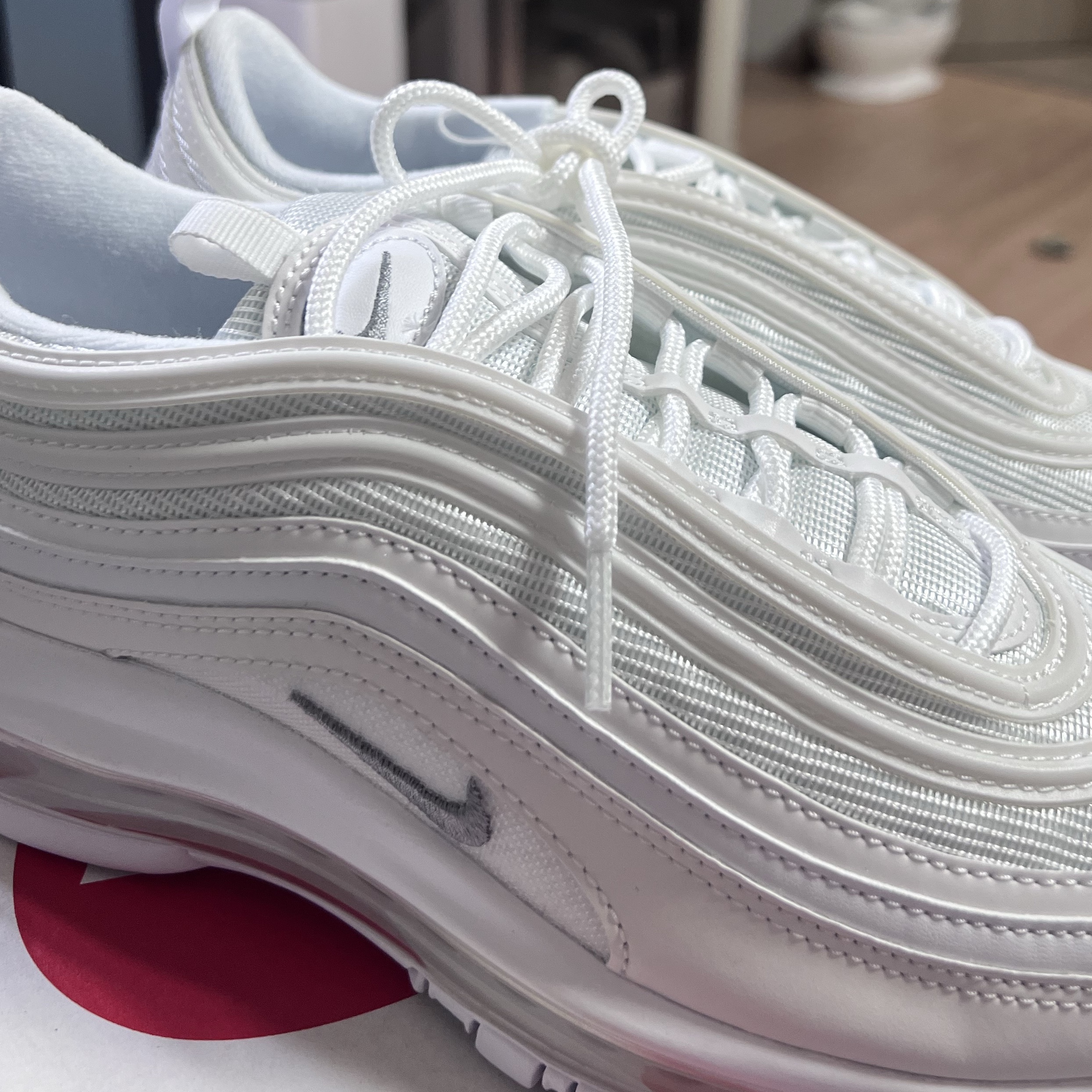 Nike Air Max 97 Triple White Wolf Grey 착용 스타일
