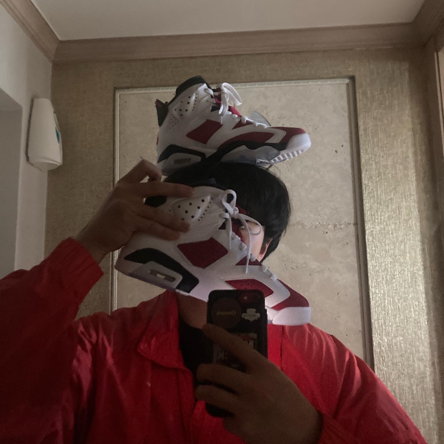 Jordan 6 Retro Carmine 2021, Nike x Stussy Windrunner Jacket Habanero Red 착용 스타일