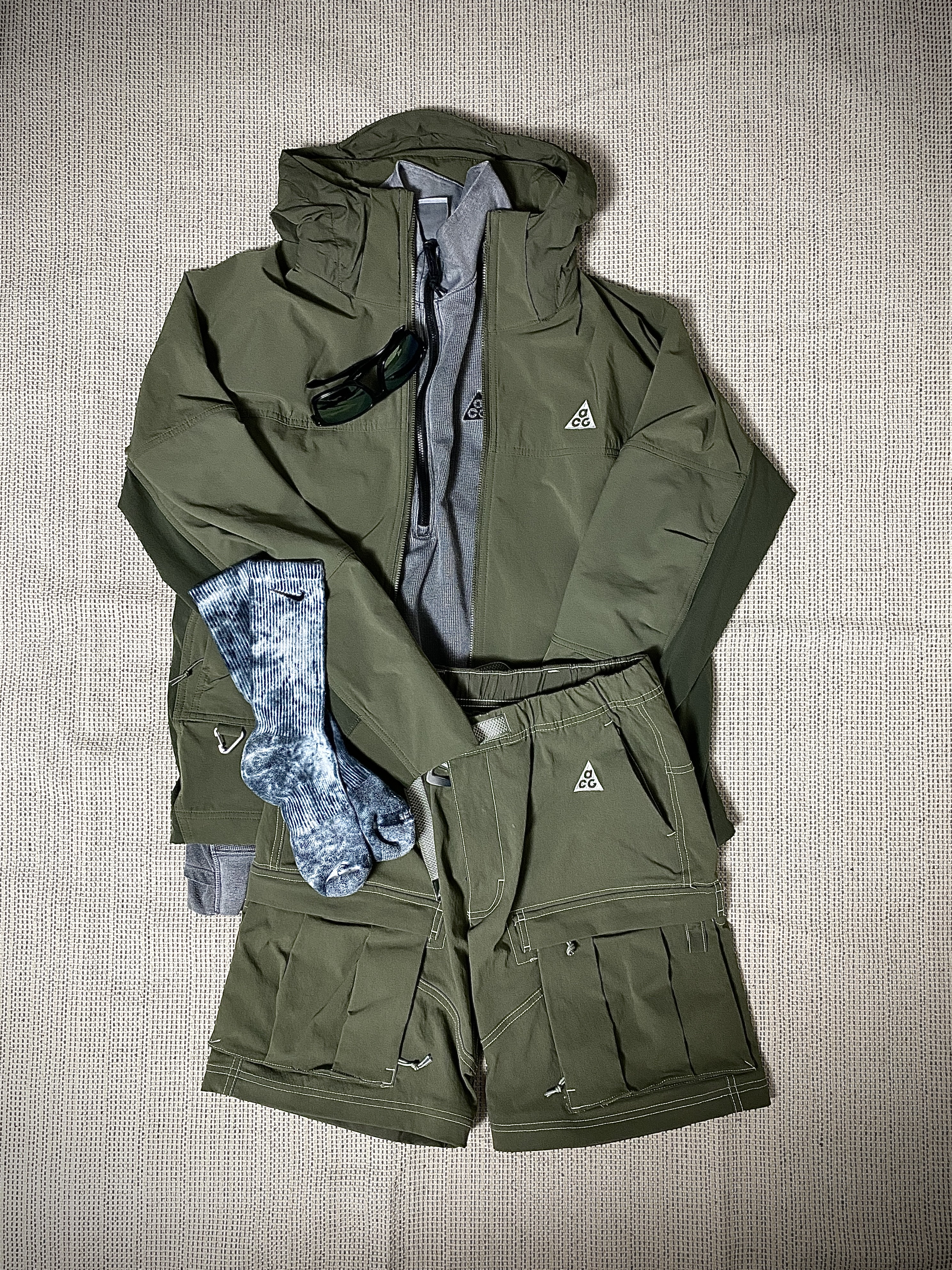 Nike ACG Sun Farer Jacket Medium Olive - Asia, Nike ACG Smith Summit Cargo Pants Medium Olive - Asia 착용 스타일 - 4