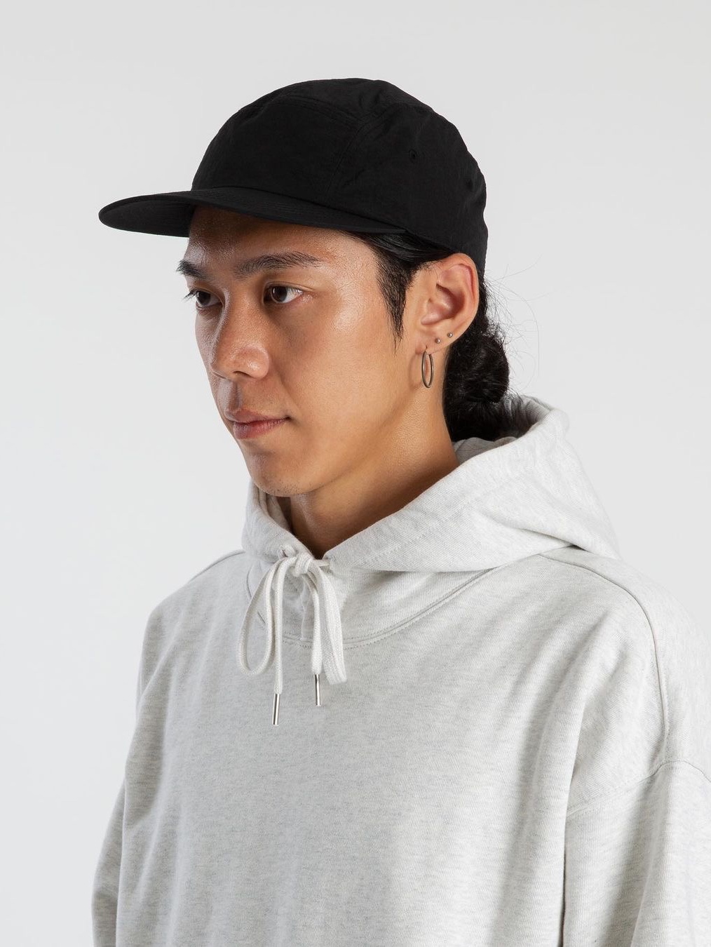 Found Pocket Side A Camp Cap Black 착용 스타일