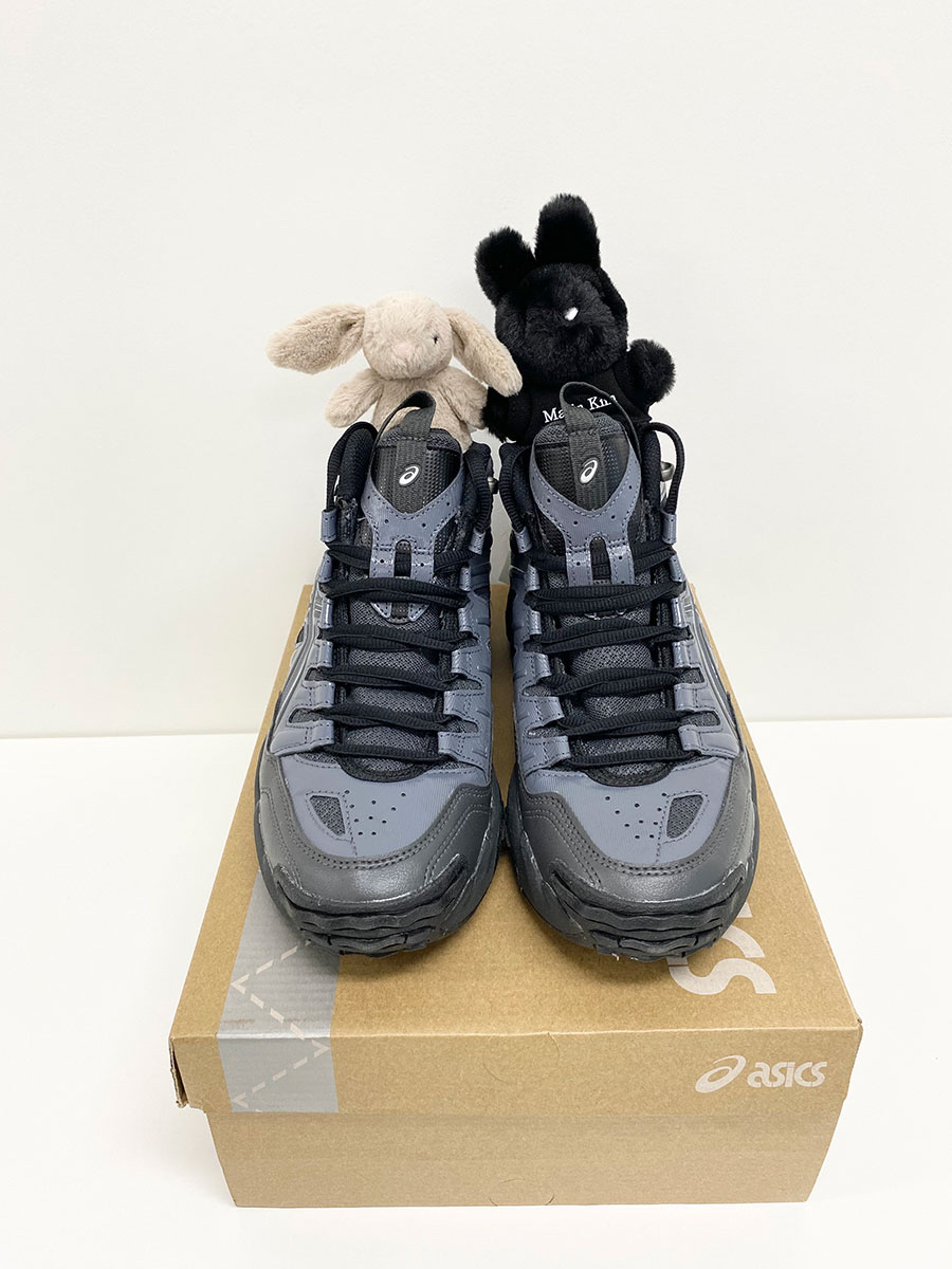 Asics HS3-S Gel-Nandi SP V Gore-Tex Graphite Grey, Jellycat Bashful Bunny Bag Charm Beige 착용 스타일 - 1
