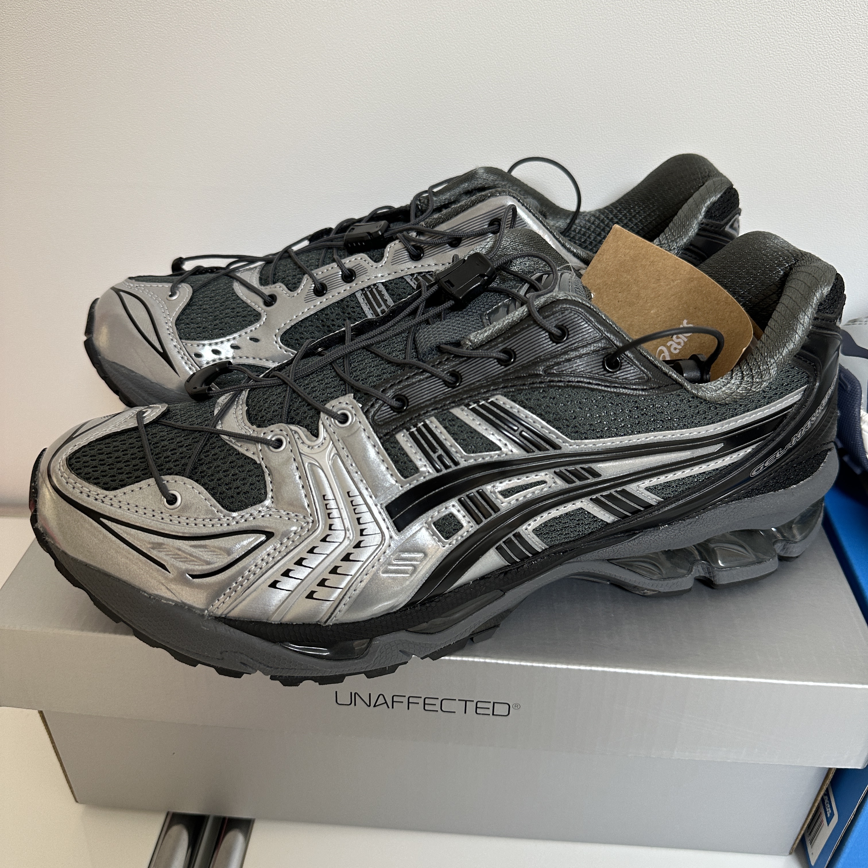 Asics x Unaffected Gel-Kayano 14 Silver Moon 착용 스타일 - 1