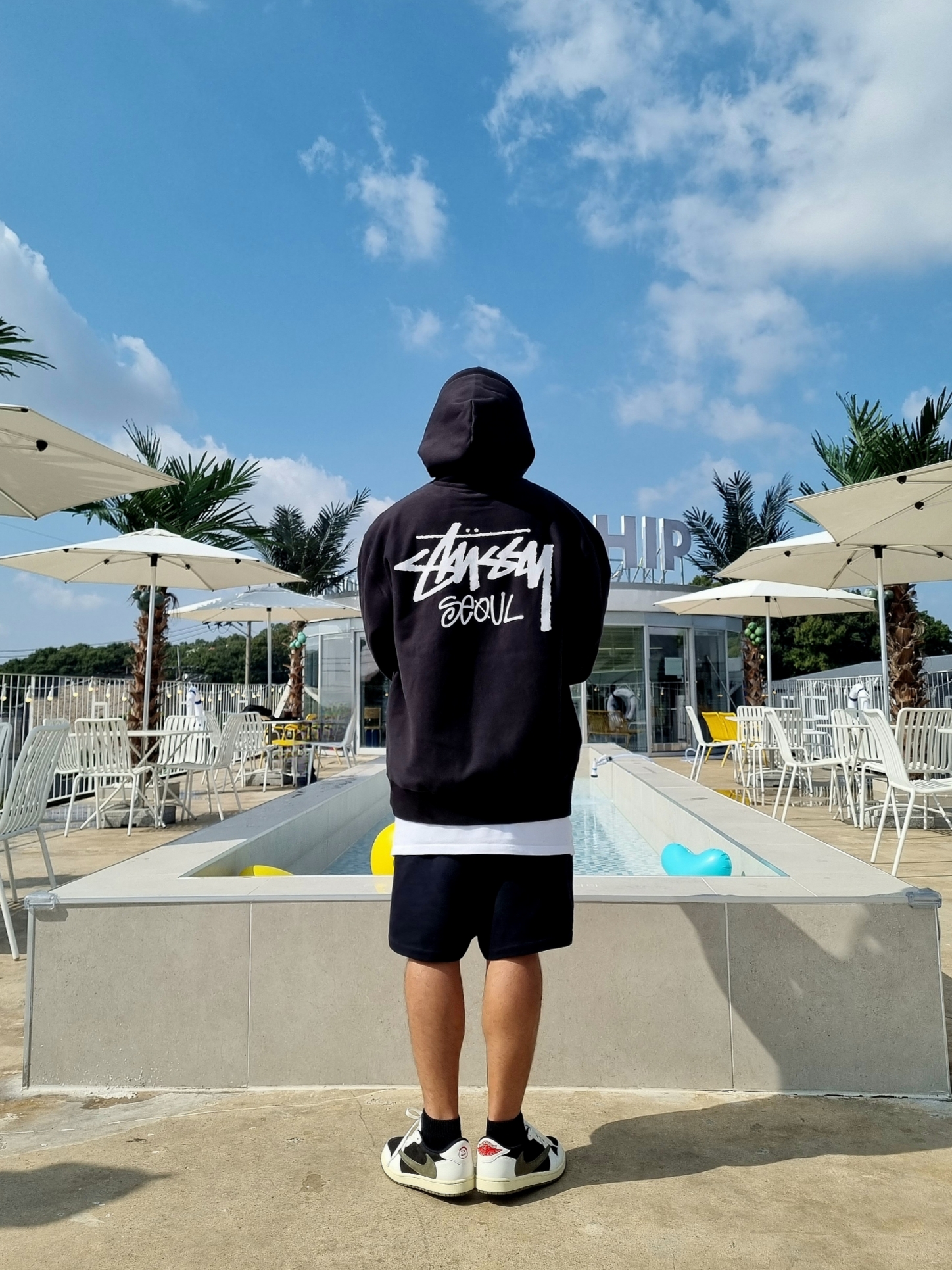 Stussy x Born X Raised Logo Zip Hoodie Black, Adidas Yeezy Foam RNNR Sand 착용 스타일 - 5