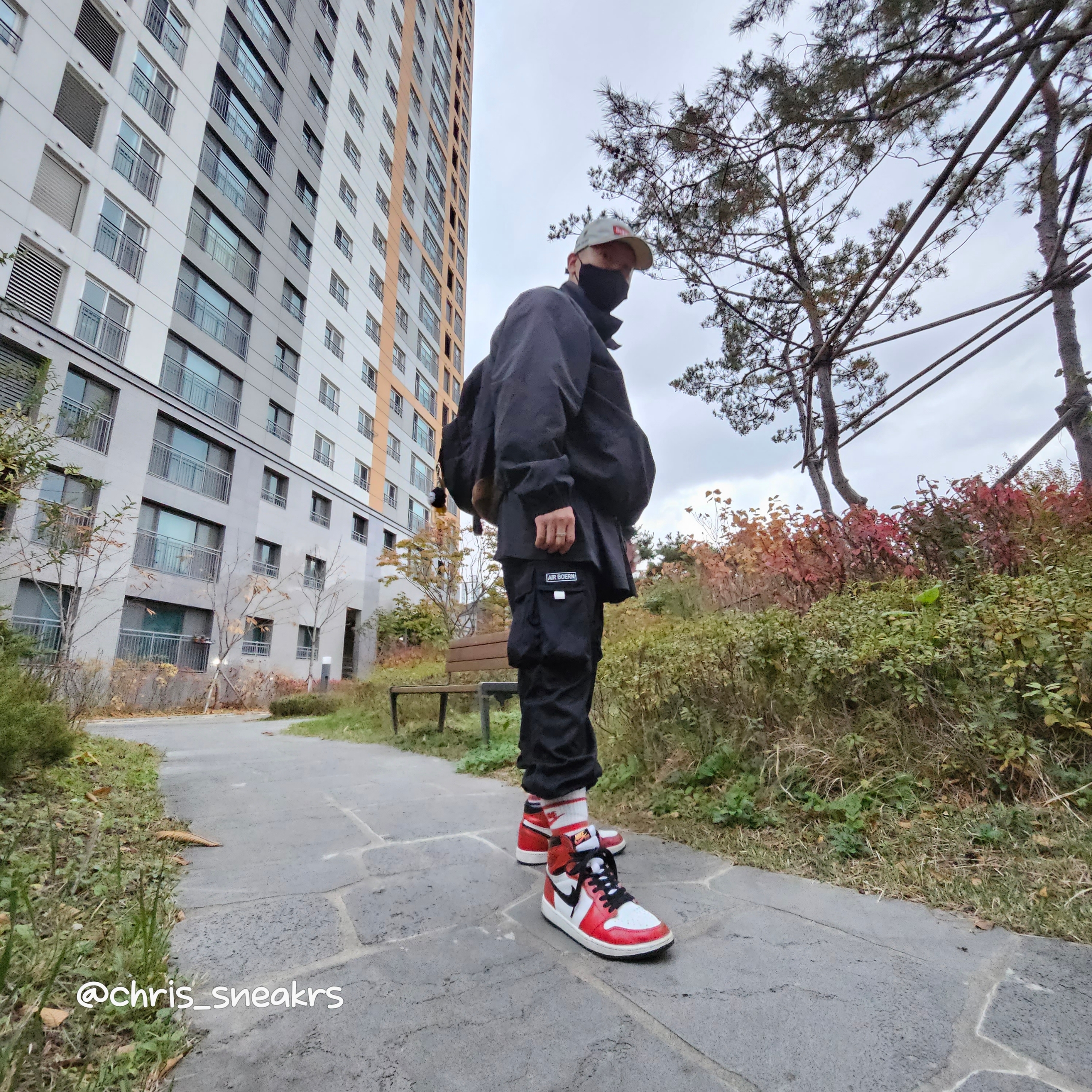 Supreme Military Camp Cap Stone - 22SS, Yeezy Gap Engineered By Balenciaga Dove Long Sleeve T-Shirt Black 착용 스타일 - 1