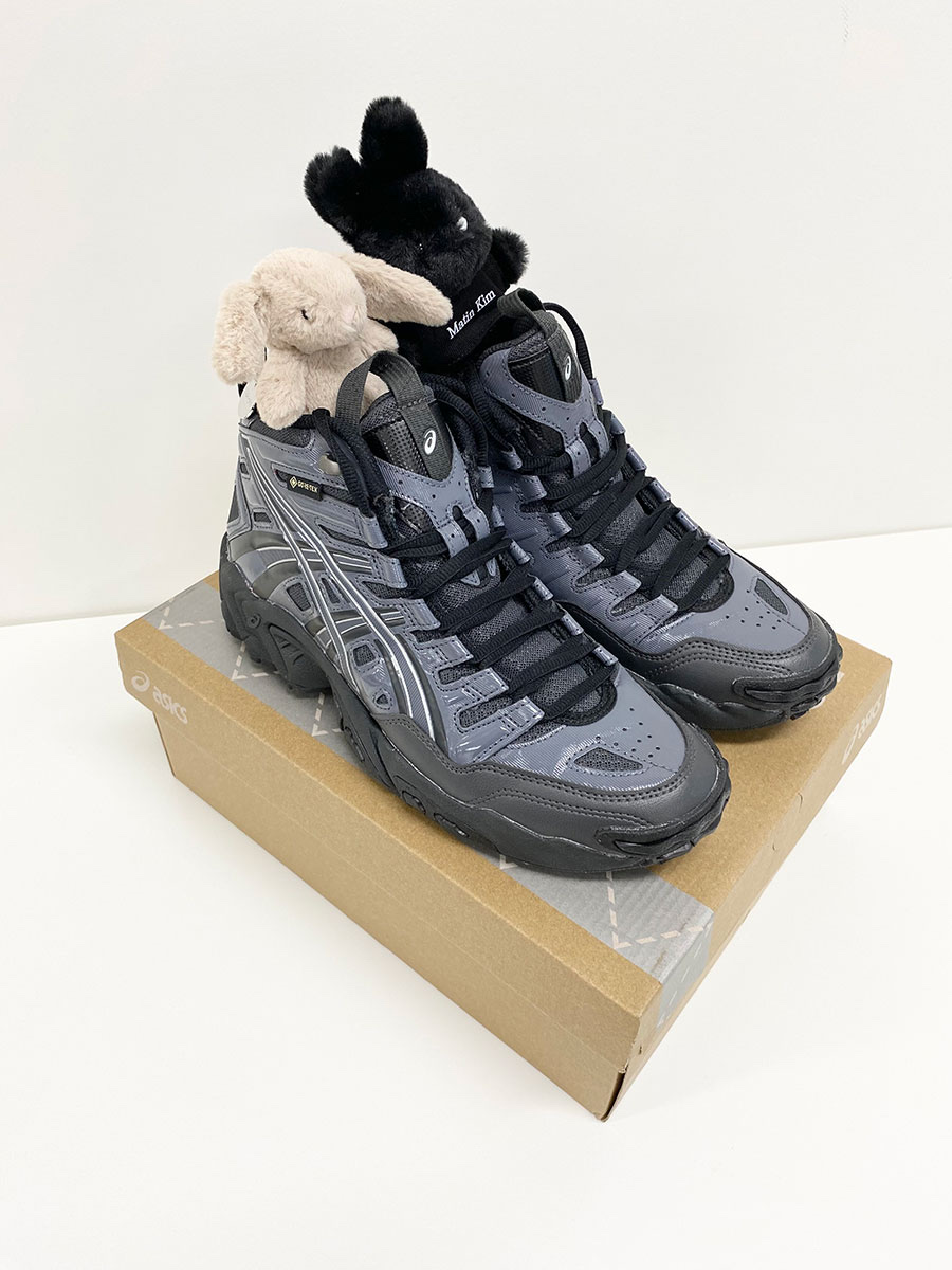Asics HS3-S Gel-Nandi SP V Gore-Tex Graphite Grey, Jellycat Bashful Bunny Bag Charm Beige 착용 스타일 - 2
