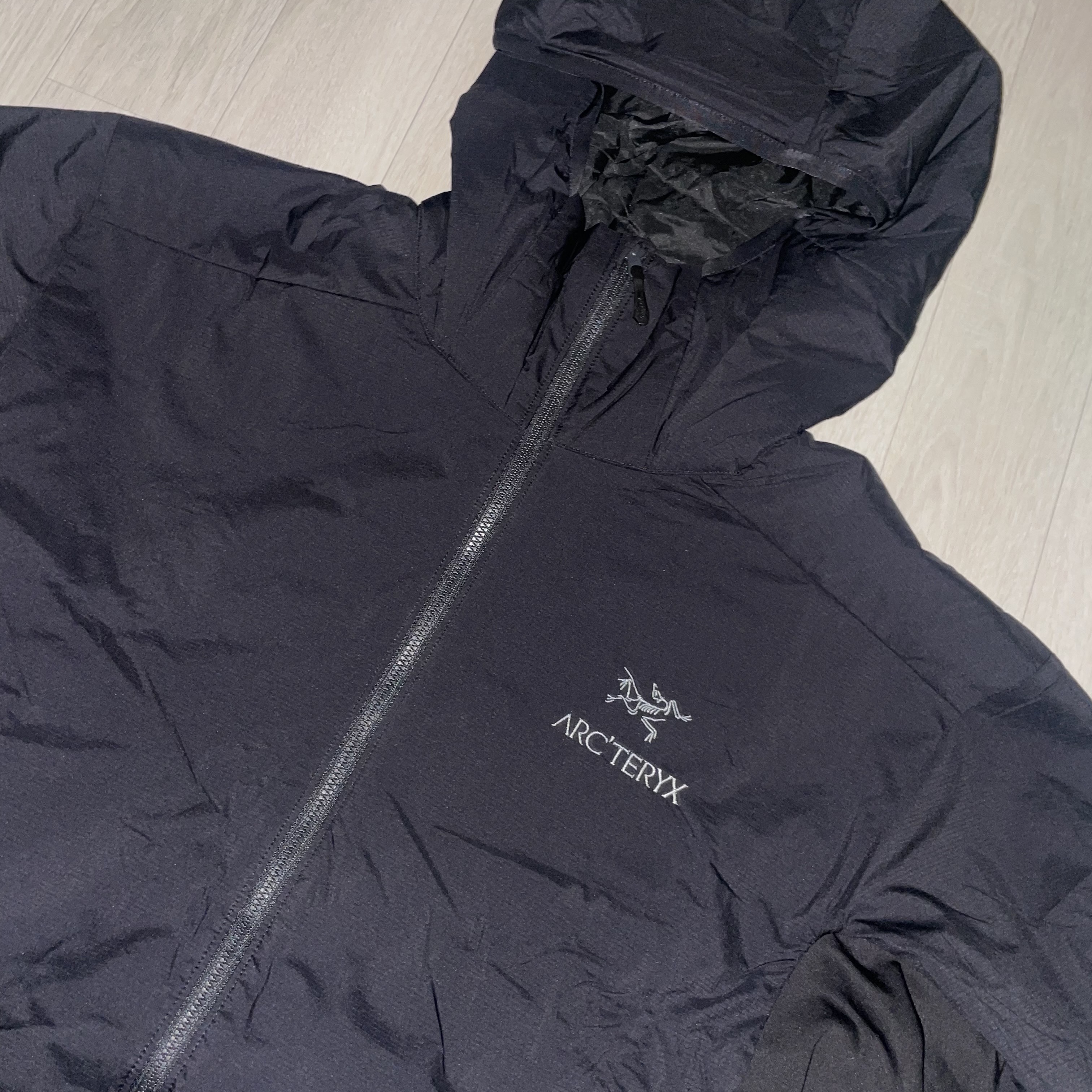 Arc'teryx Atom Hoody Black 착용 스타일