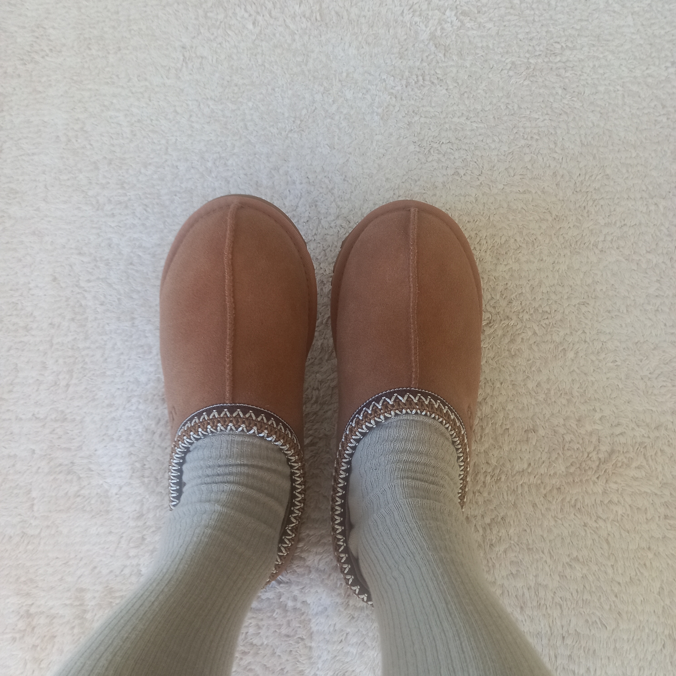 UGG Tasman Slipper Chestnut 착용 스타일 - 1