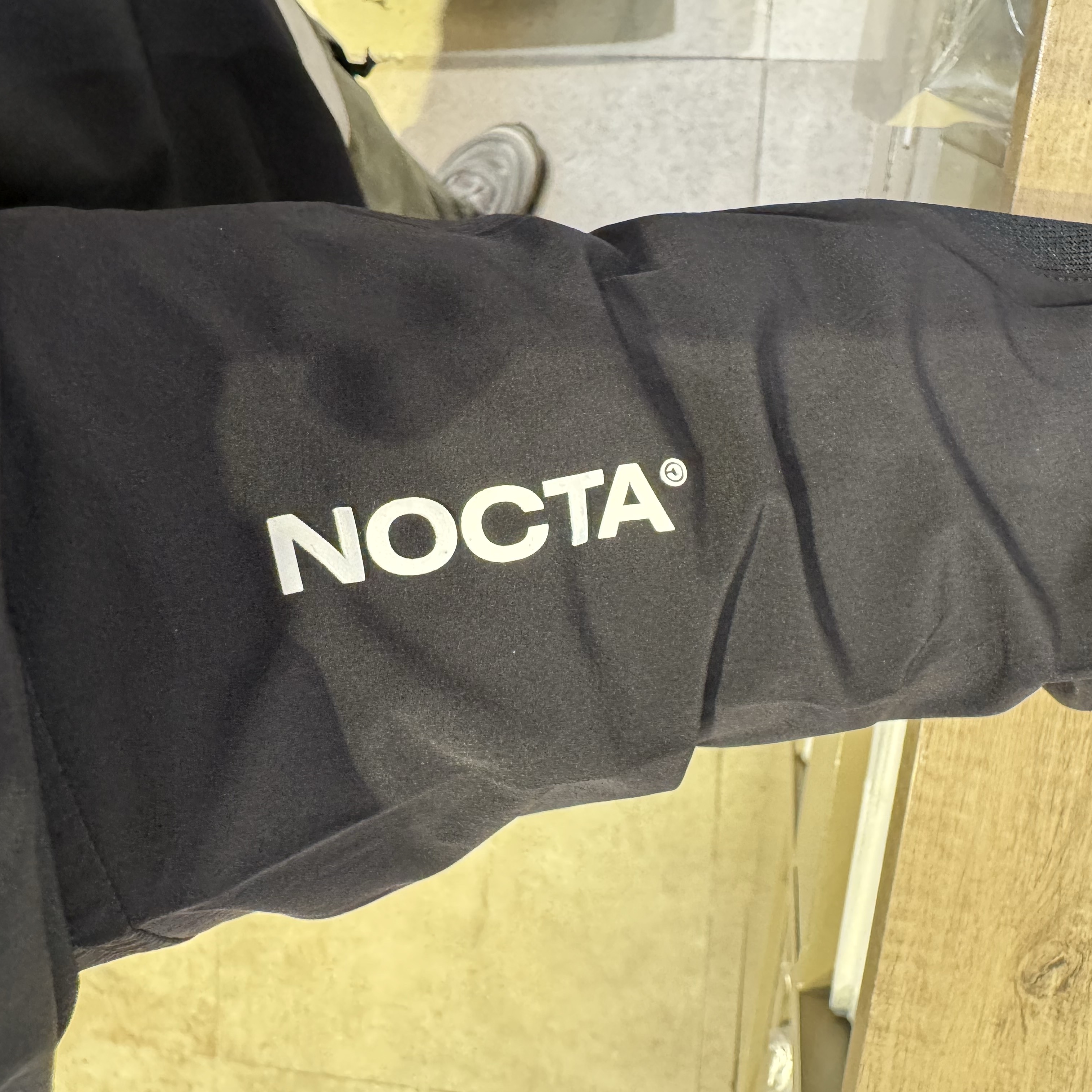 (W) Nike x Drake Nocta NRG LR L/S Crew Black (DV3631-010) 착용 스타일 - 2