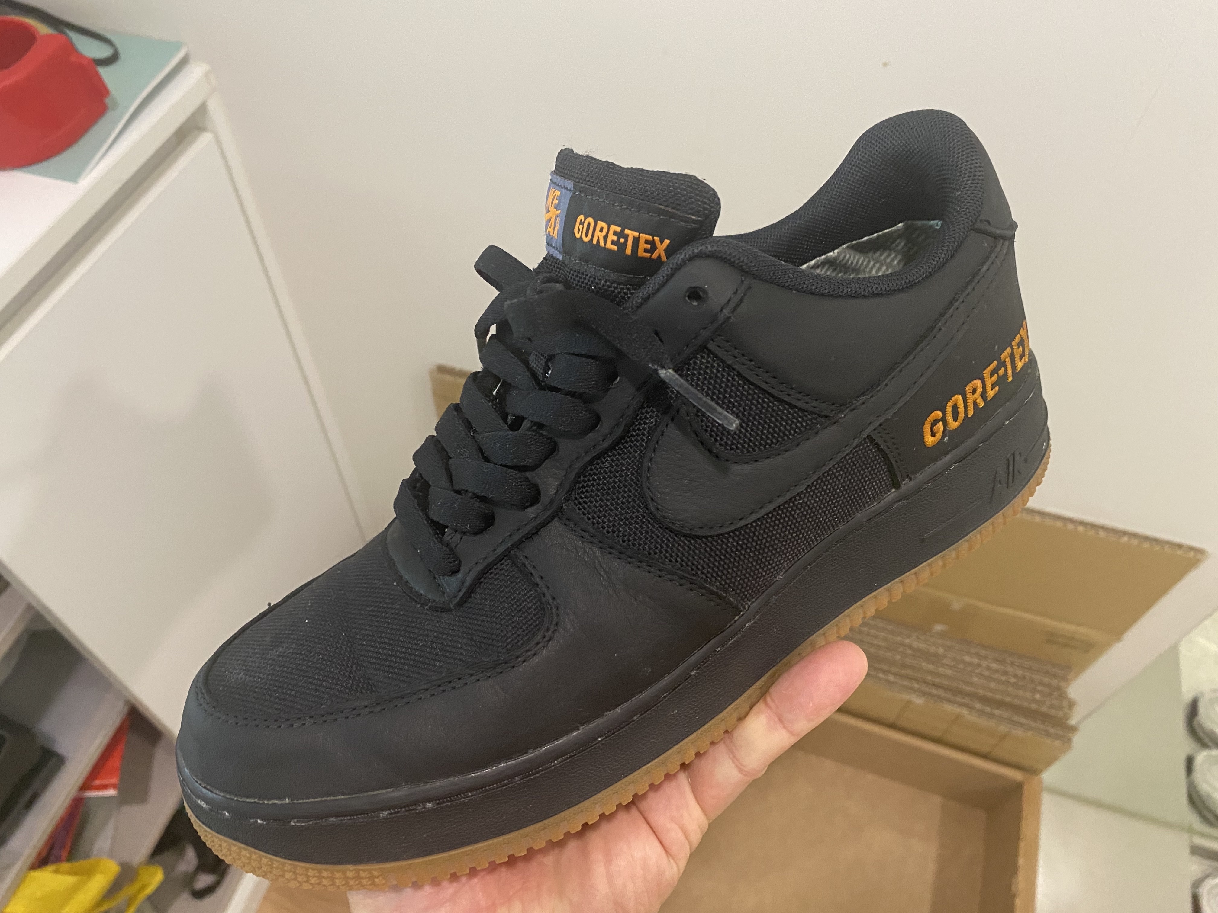 Nike Air Force 1 Low Gore-Tex Black Light Carbon 착용 스타일