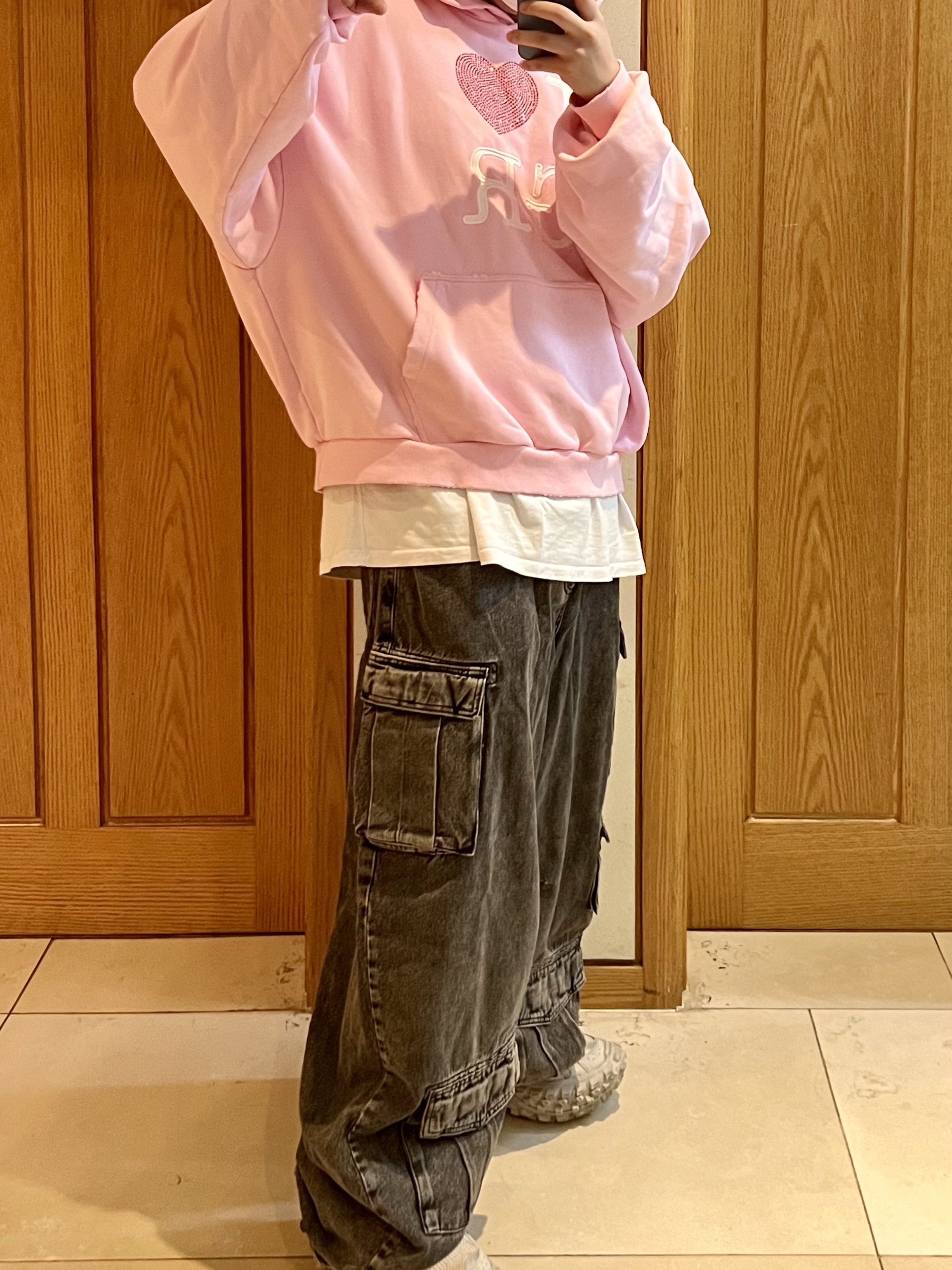 Project G/R I Love GR Hoodie Pink - Haus of GR Exclusive, Zara Utility Cargo Jeans Black 착용 스타일