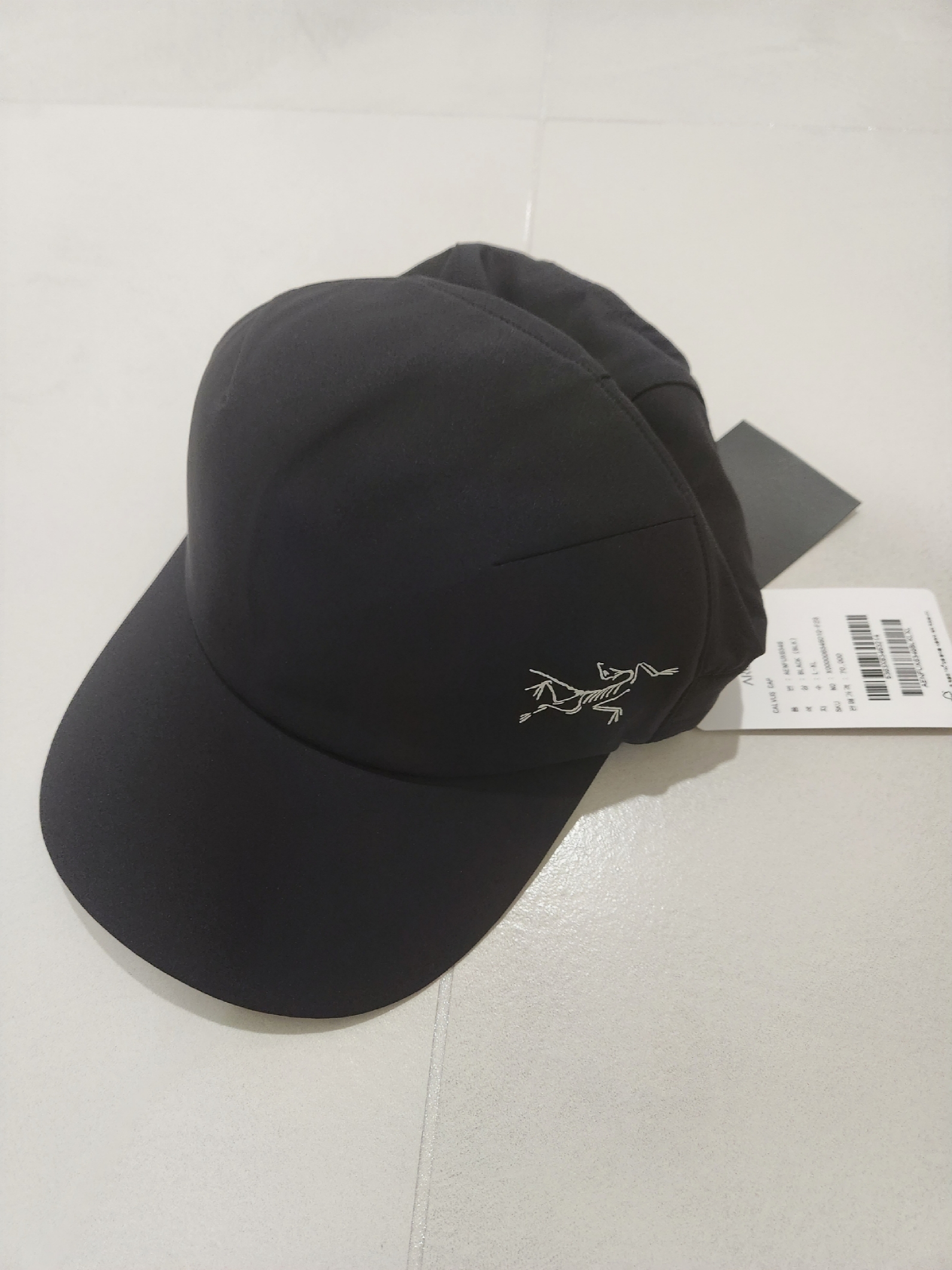 Arc'teryx Calvus Cap Black 착용 스타일