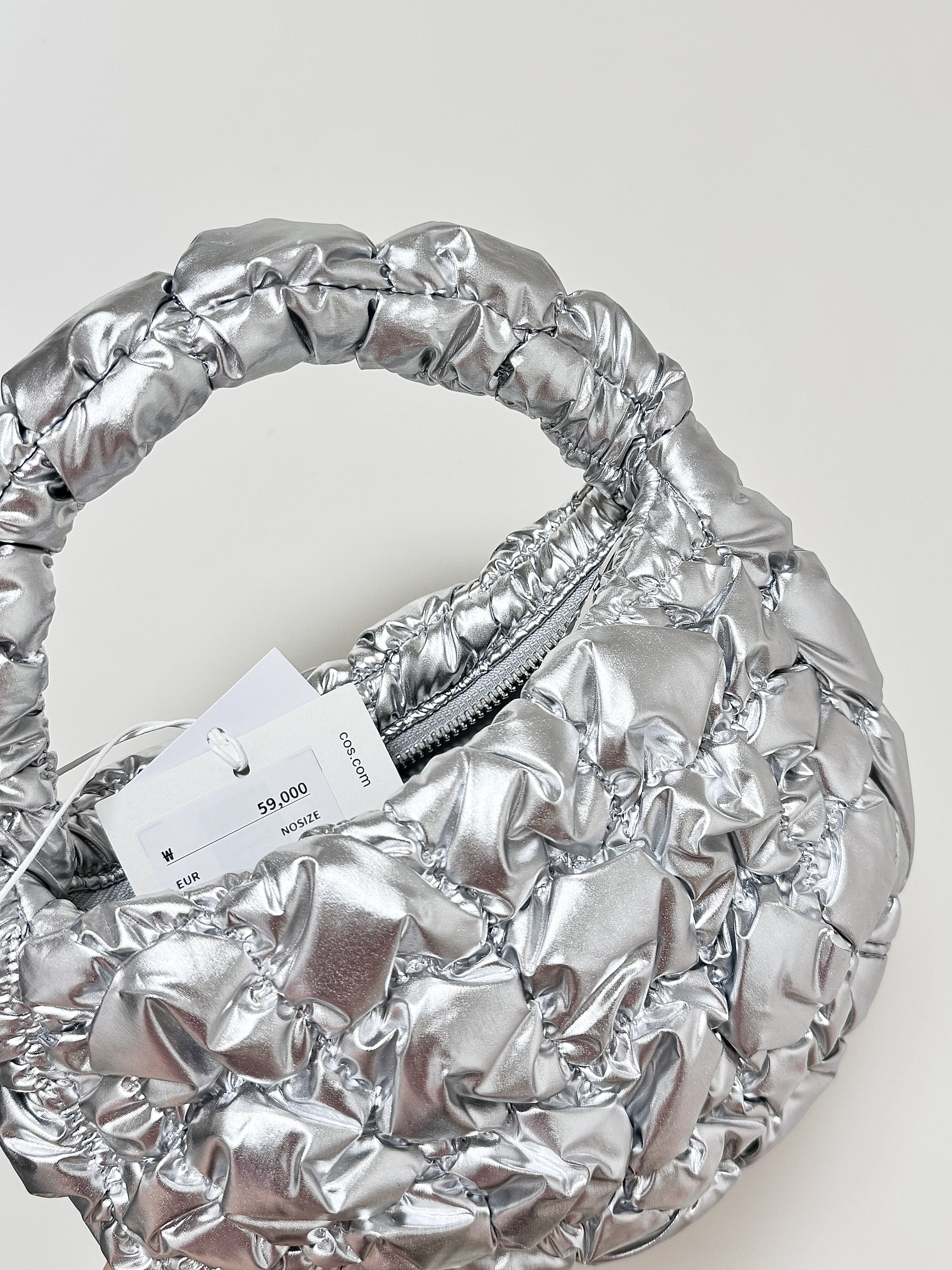 COS Quilted Micro Bag Silver 착용 스타일