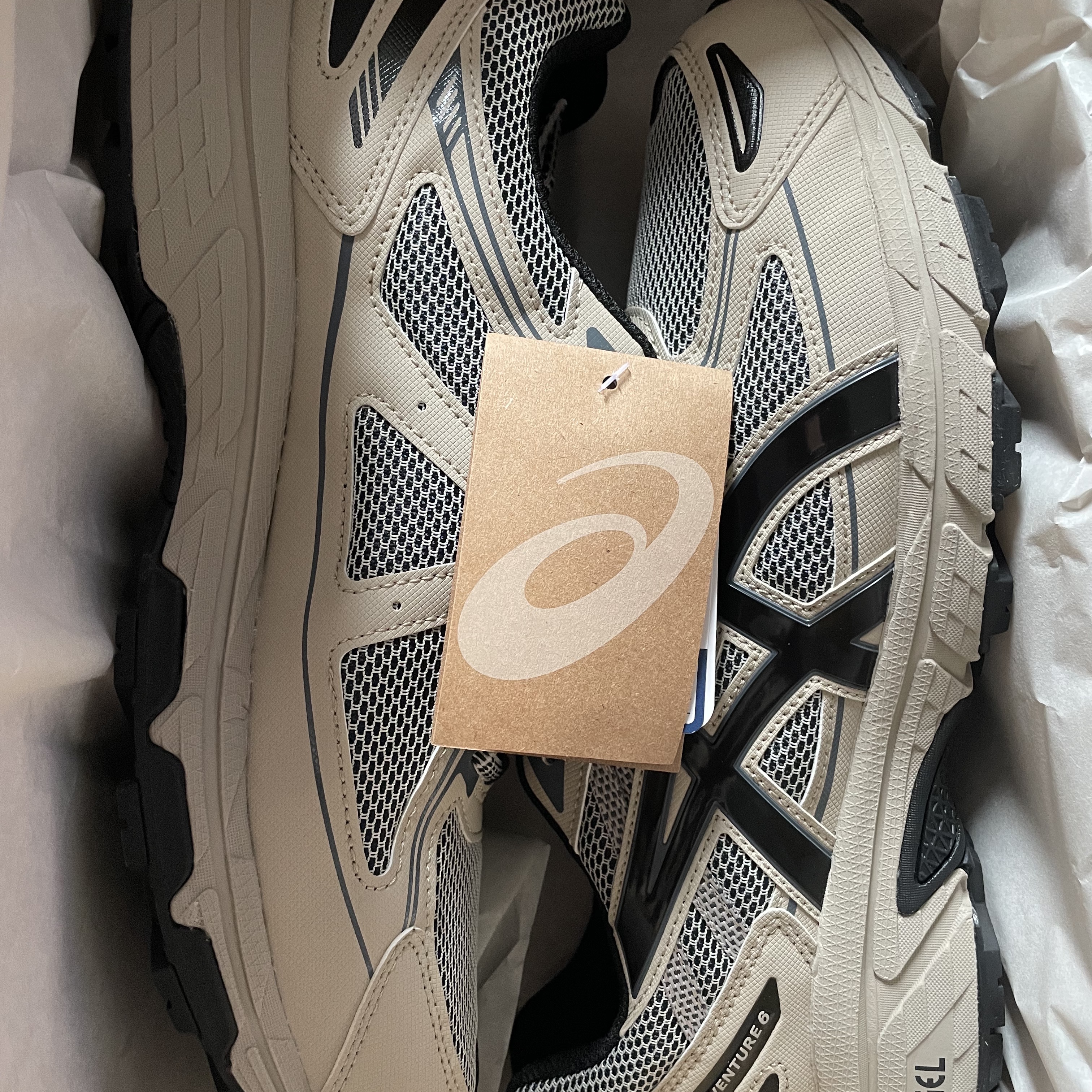 Asics Gel-Venture 6 Feather Grey Black 착용 스타일