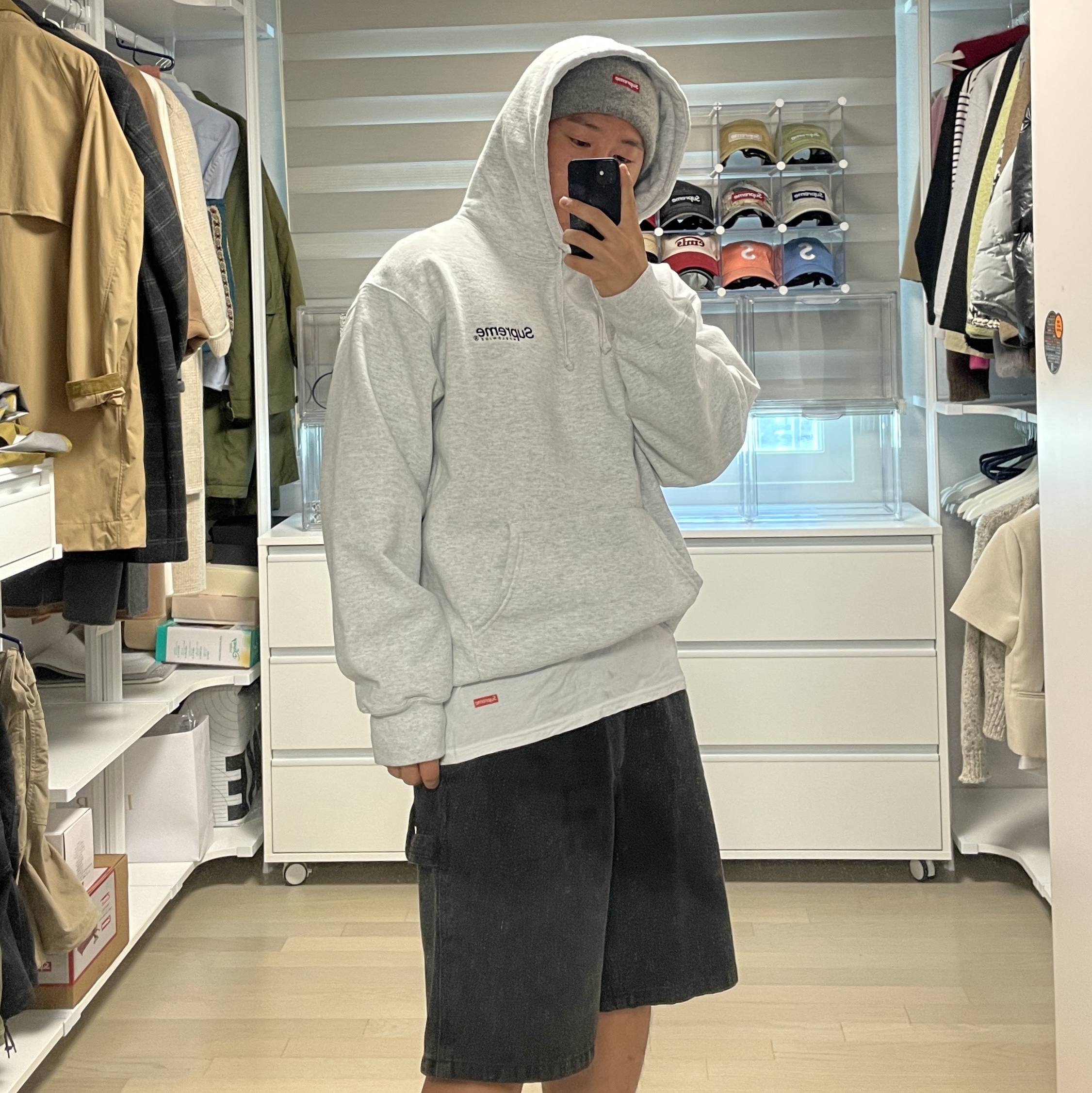 Supreme Worldwide Hooded Sweatshirt Ash Grey - 23SS, Supreme Mohair Beanie Heather Grey - 23FW 착용 스타일 - 2