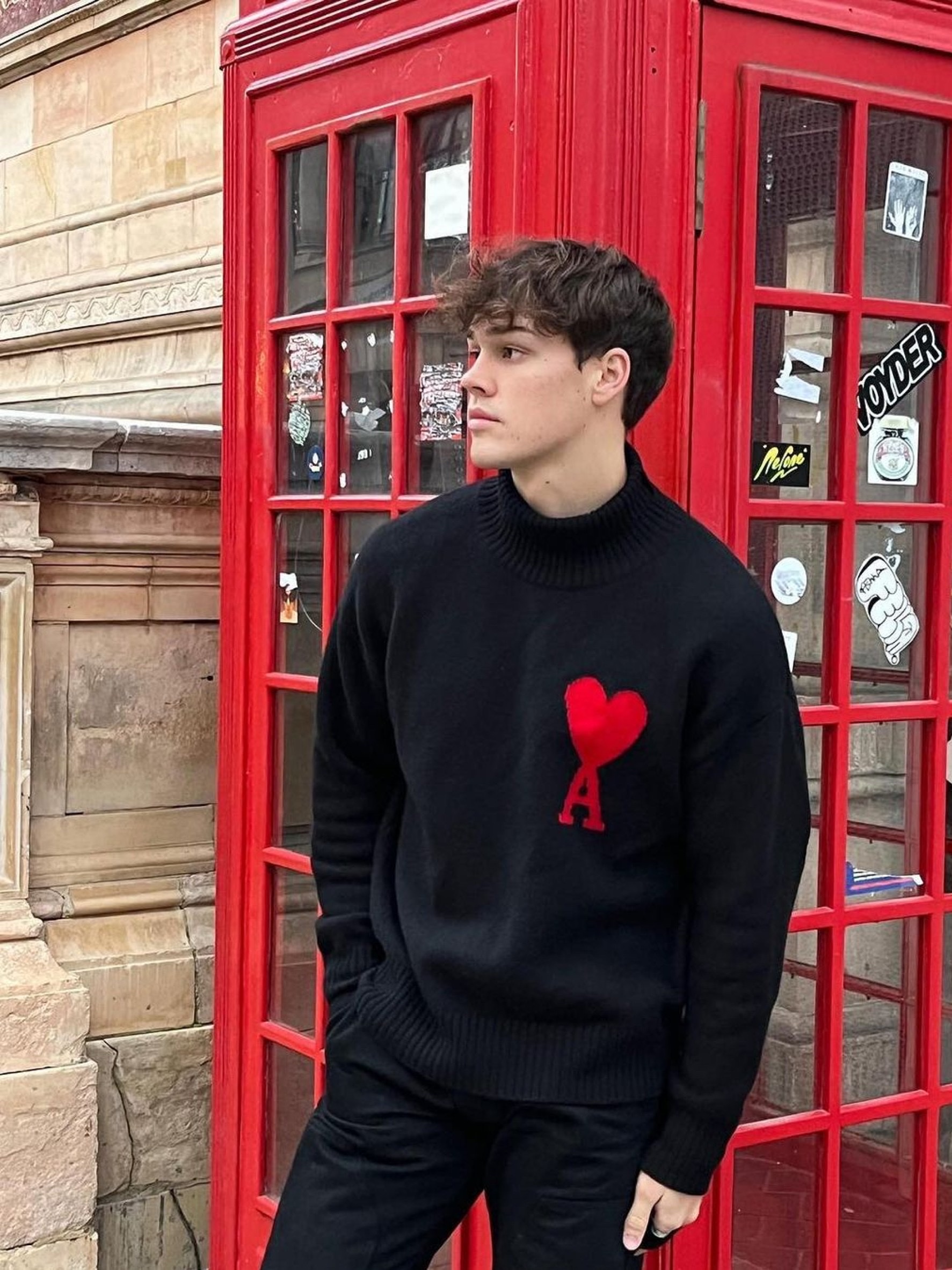 AMI de Coeur Funnel Neck Sweater Black Red, AMI de Coeur Oversize Intarsia Funnel Neck Sweater Royal Blue 착용 스타일 - 3