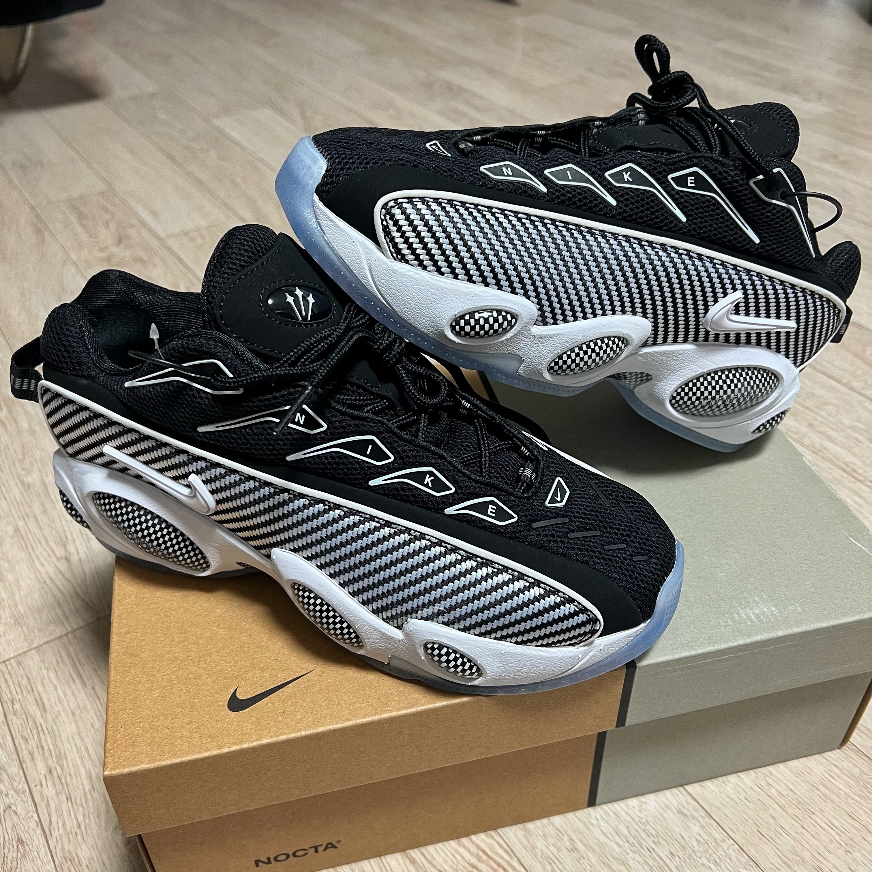 Nike x Drake Nocta Glide Black White Clear 착용 스타일