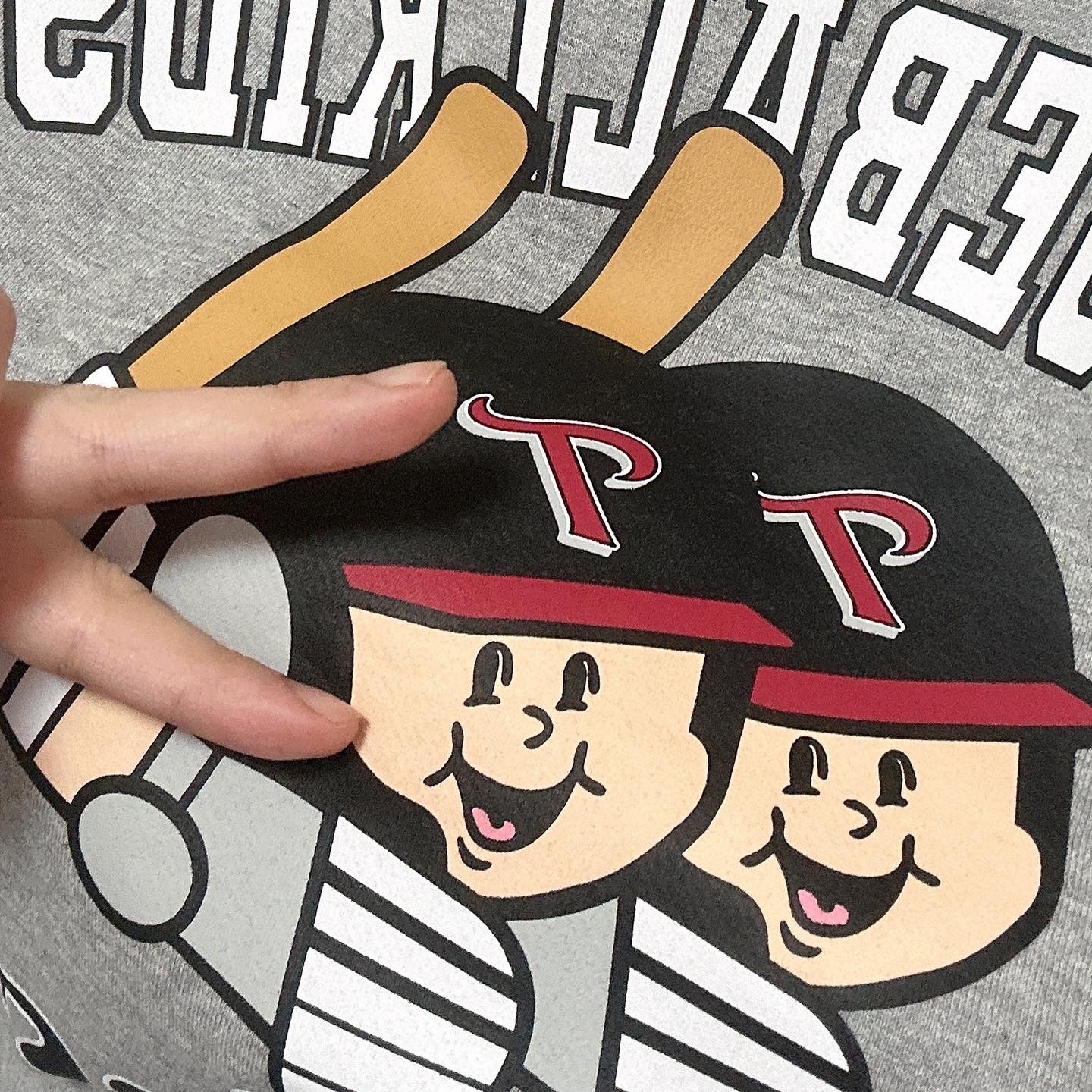 BDNS x LG TWINS Baseballkids Sweatshirt Grey 착용 스타일 - 2