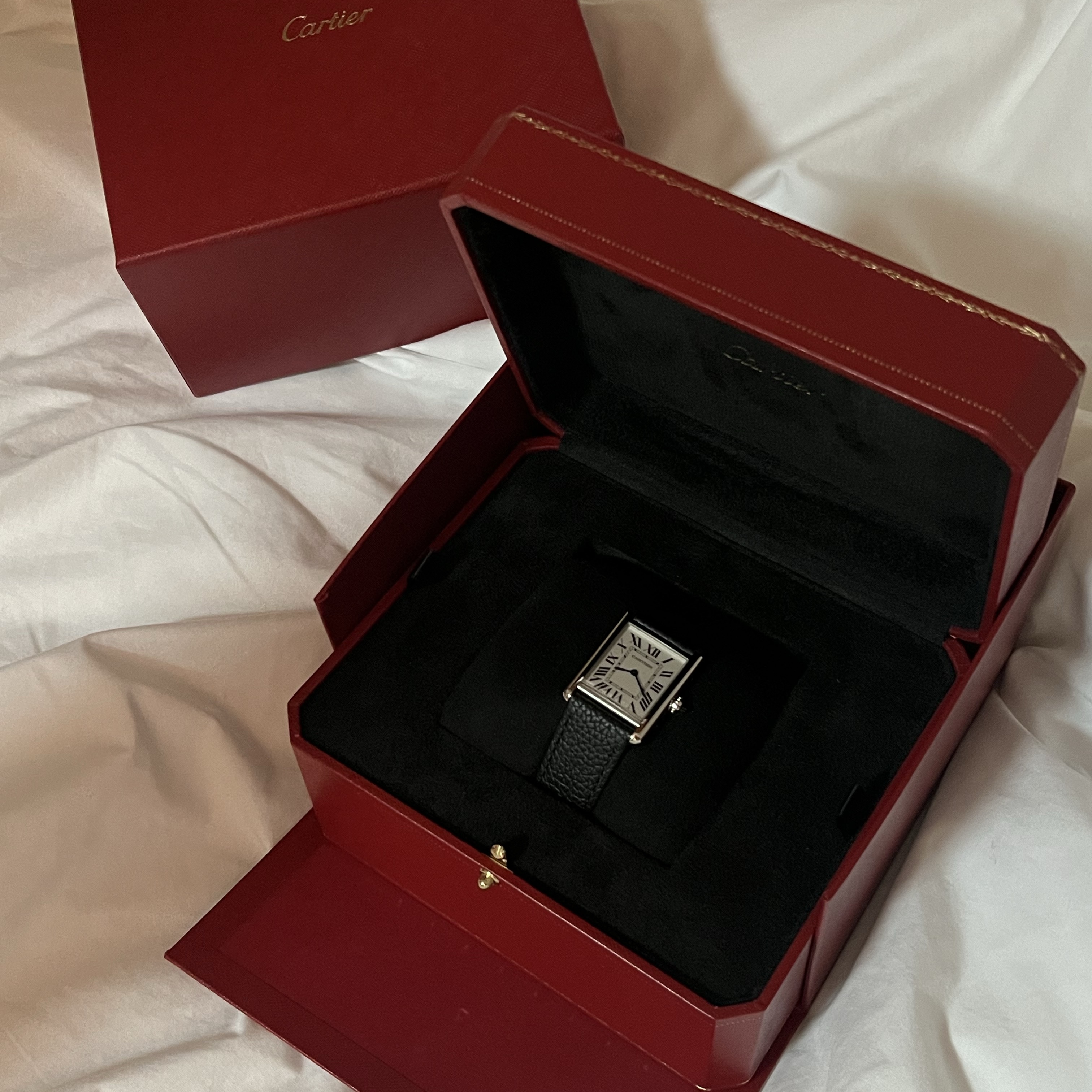 Cartier Tank Must Watch Large Quartz Steel Calfskin Black 착용 스타일 - 1