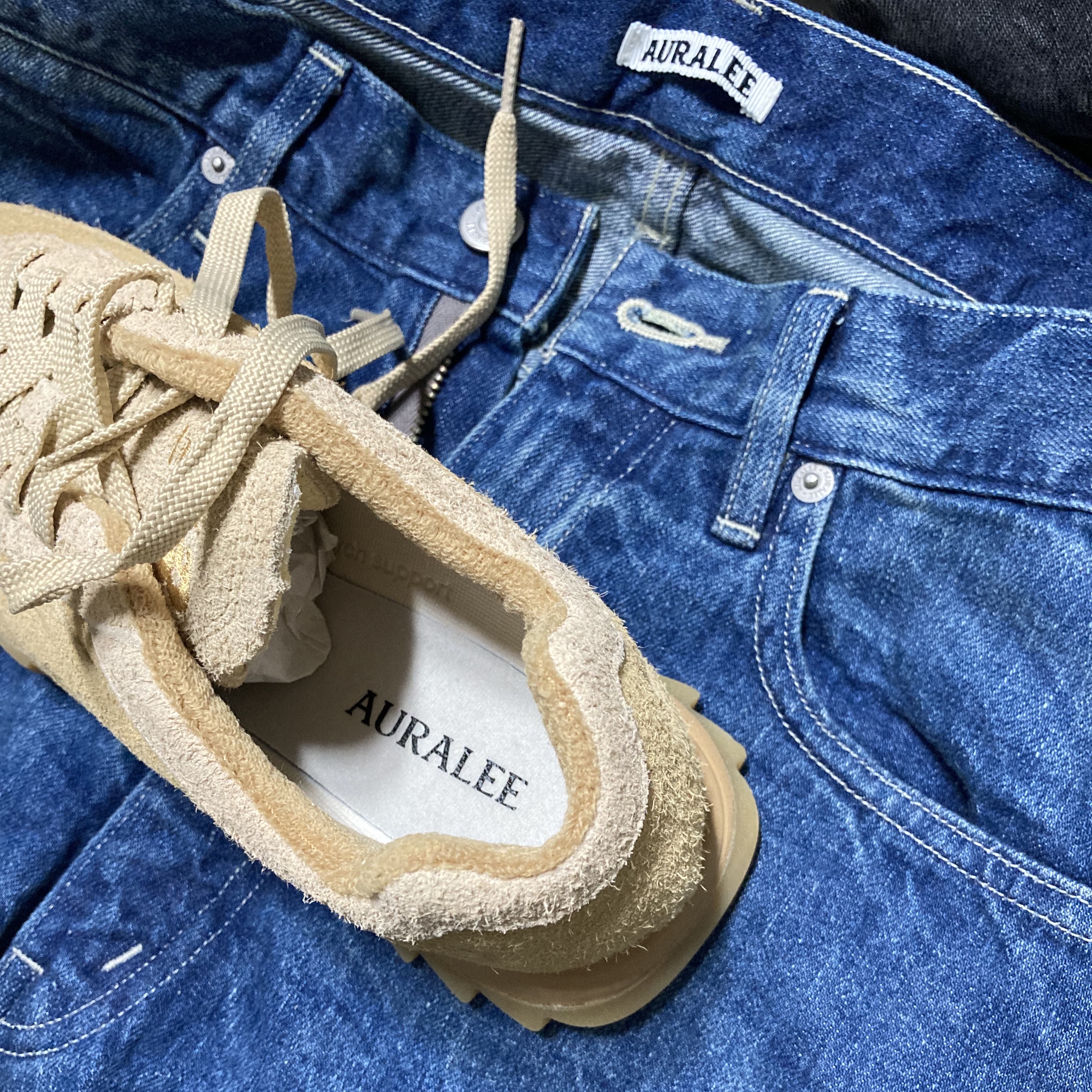 New Balance x Auralee RC30 Tan Orange, Auralee Selvedge Faded Light Denim Pants Lightning Effect Indigo - 23SS 착용 스타일 - 1