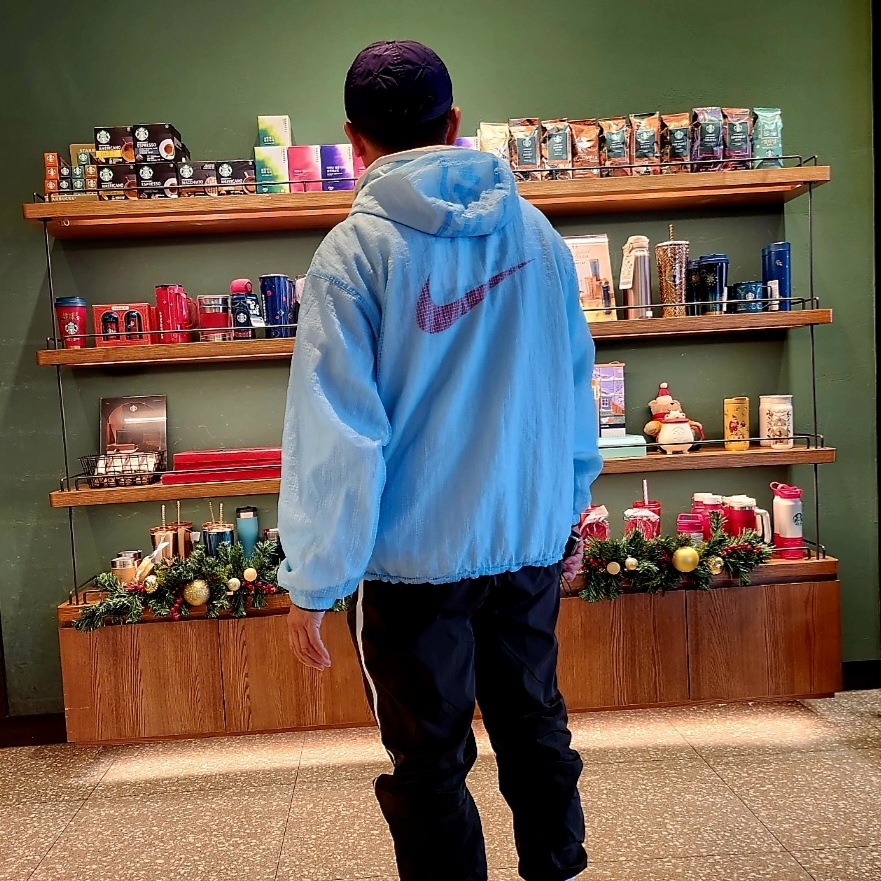 Stone Island 998E6 Nylon Cupro Hat Royal Blue - 22SS, Supreme x Nike Jewel Reversible Ripstop Anorak White - 20FW 착용 스타일 - 2