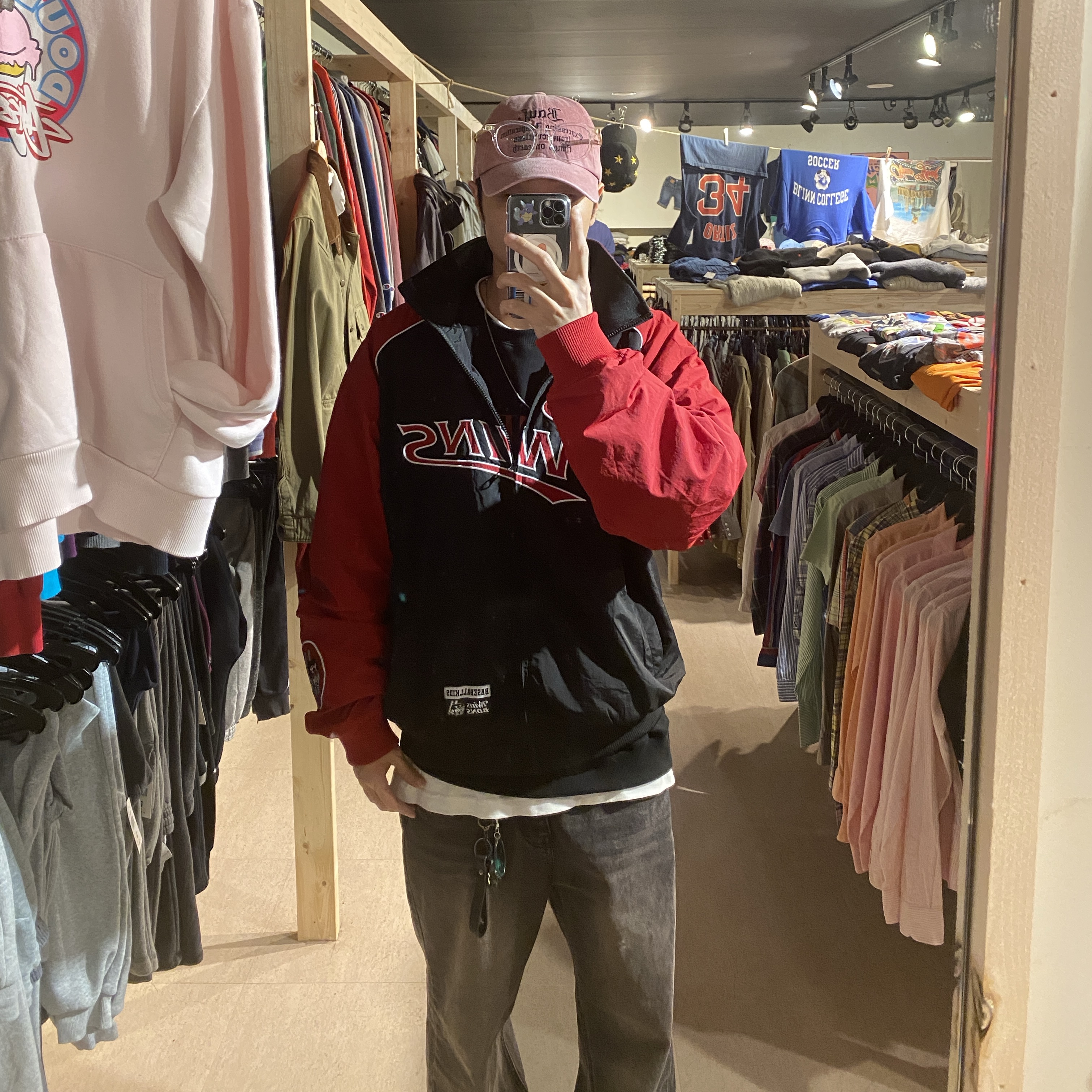 BDNS x LG TWINS Dugout Jacket Red 착용 스타일