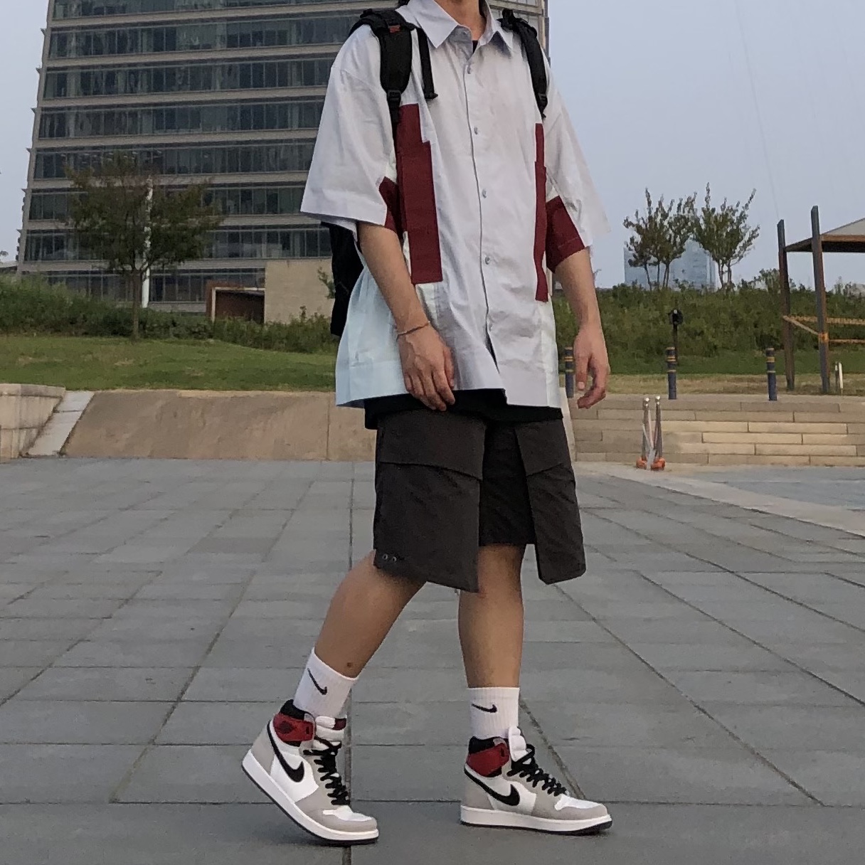 Jordan 1 Retro High OG Light Smoke Grey 착용 스타일 - 3