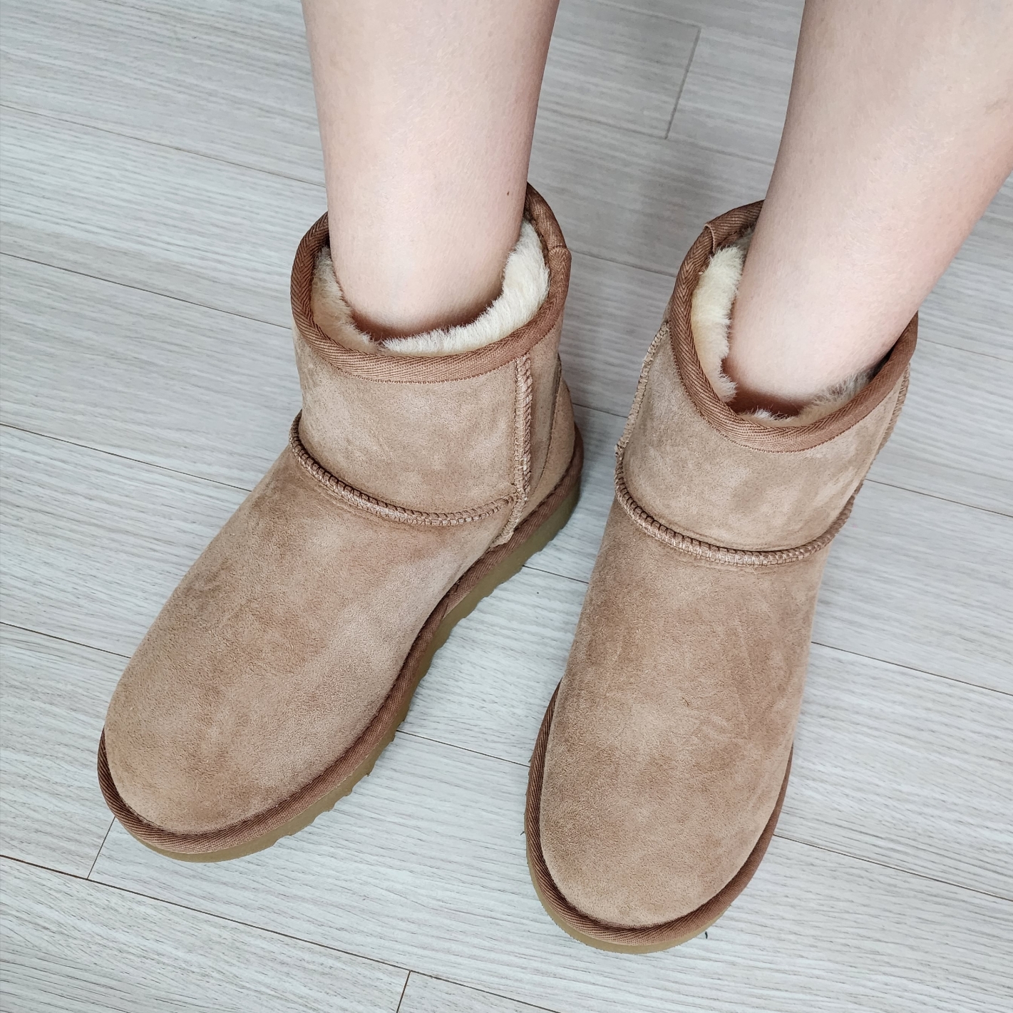 (W) UGG Classic Mini II Boots Chestnut 착용 스타일 - 2
