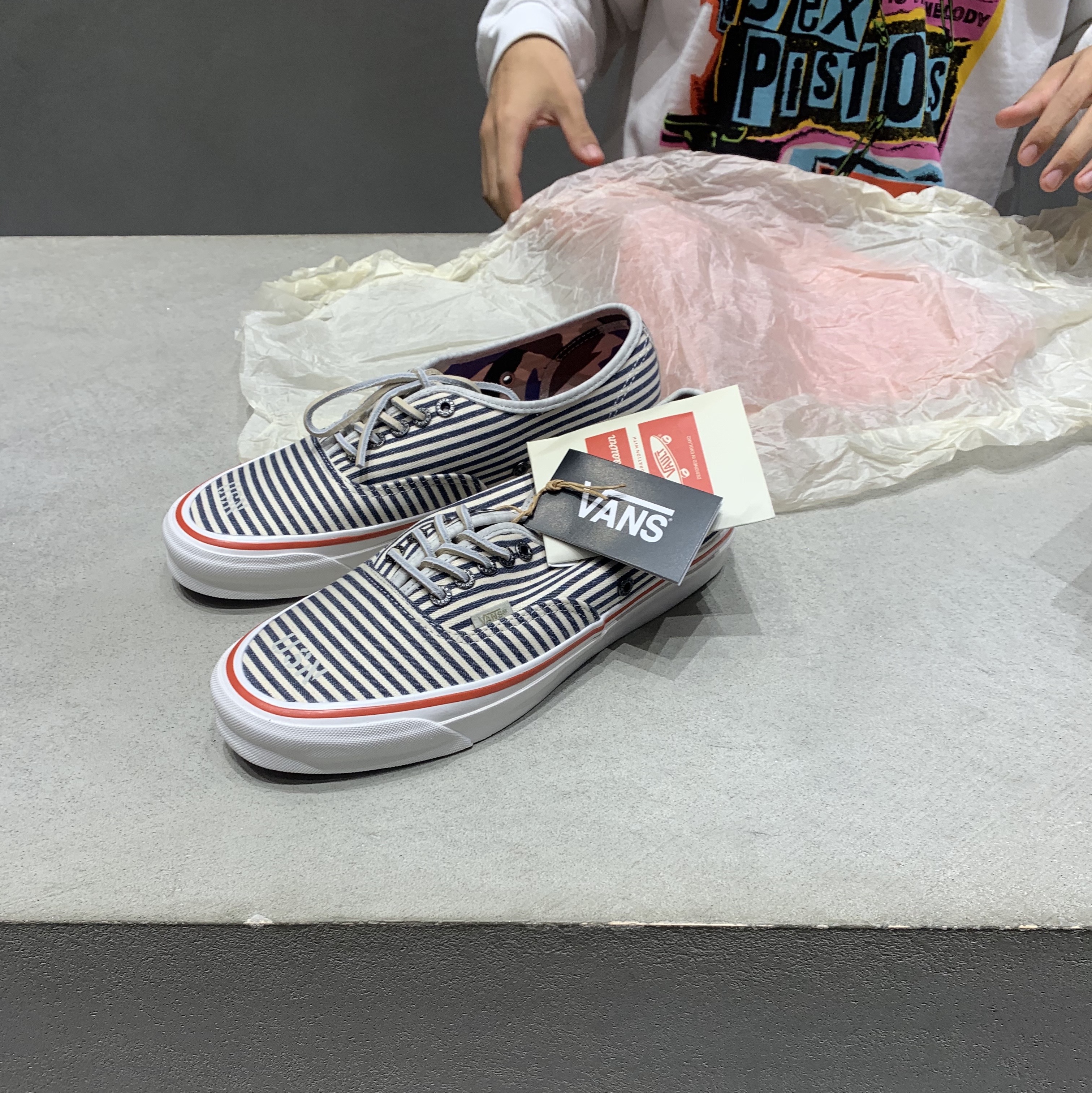 Vans Vault x Nigel Carboun OG Authentic LX Stripes Navy 착용 스타일