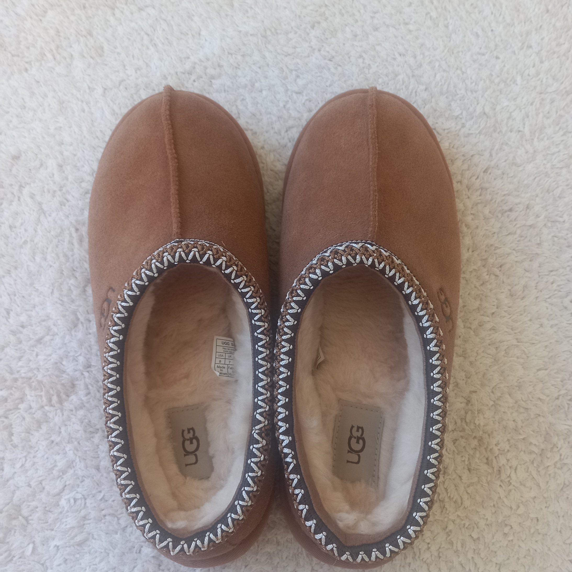 UGG Tasman Slipper Chestnut 착용 스타일 - 4