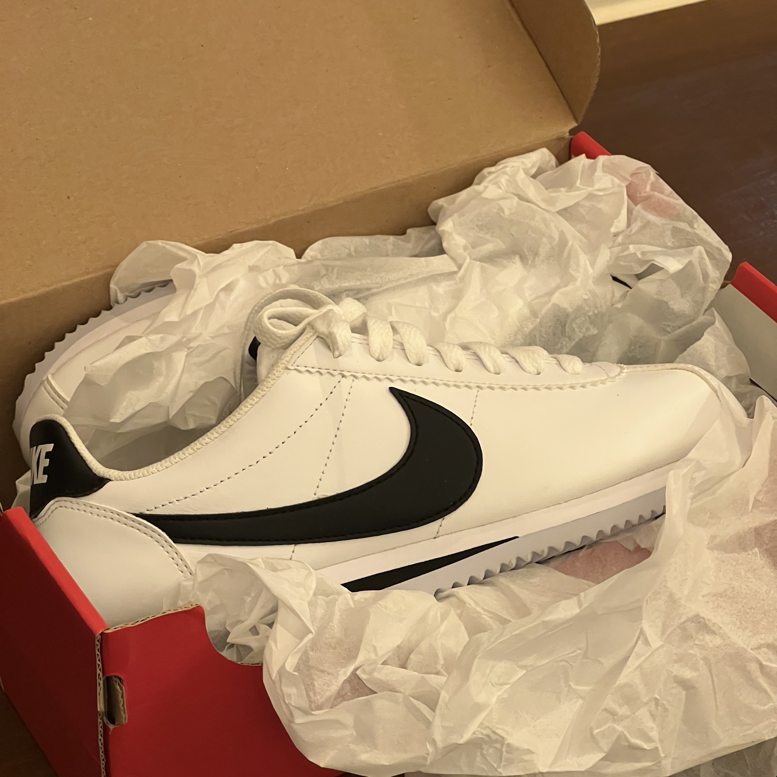 (W) Nike Classic Cortez Leather White Black 착용 스타일