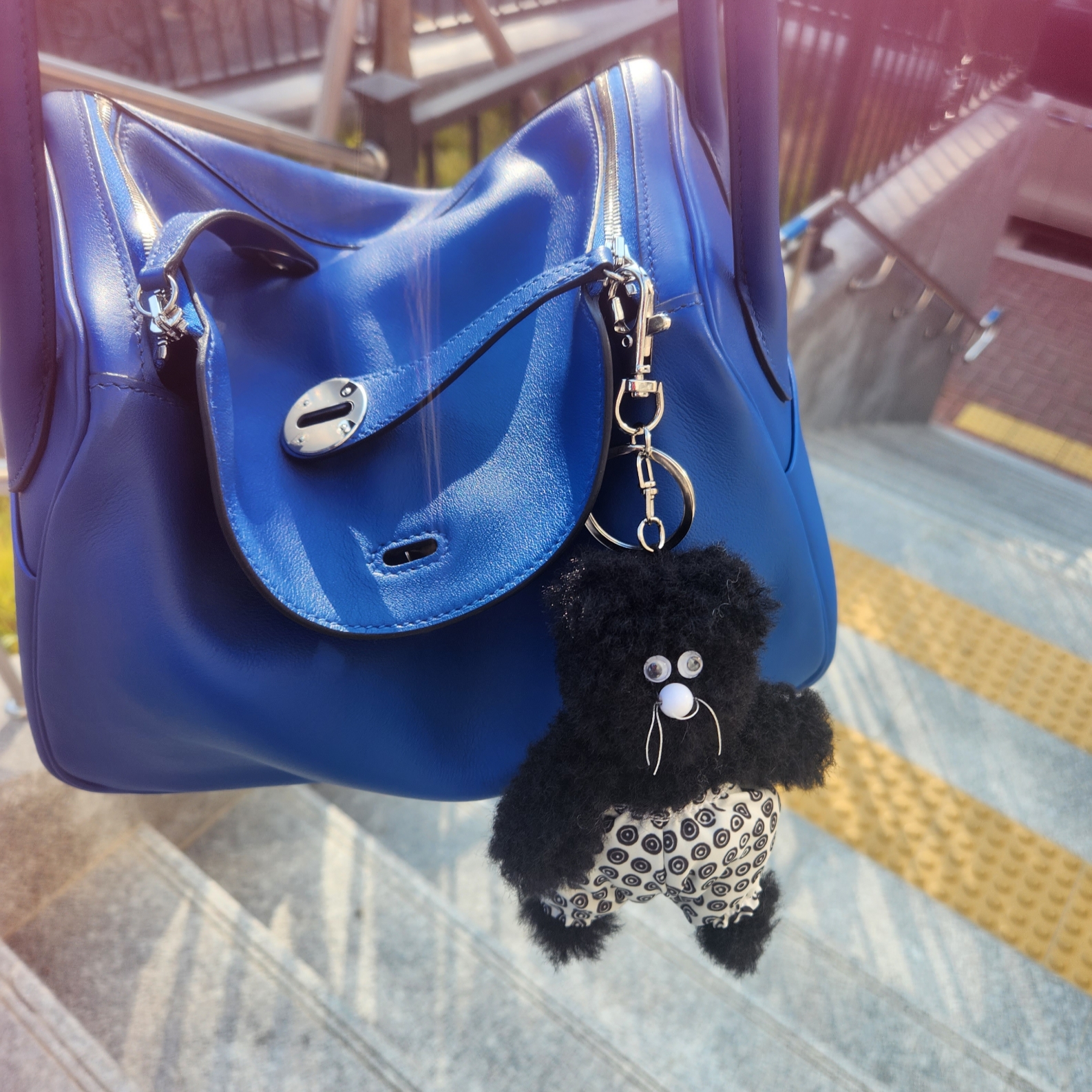 Monamhee x 10 Corso Como Bianco Keyring Black 착용 스타일