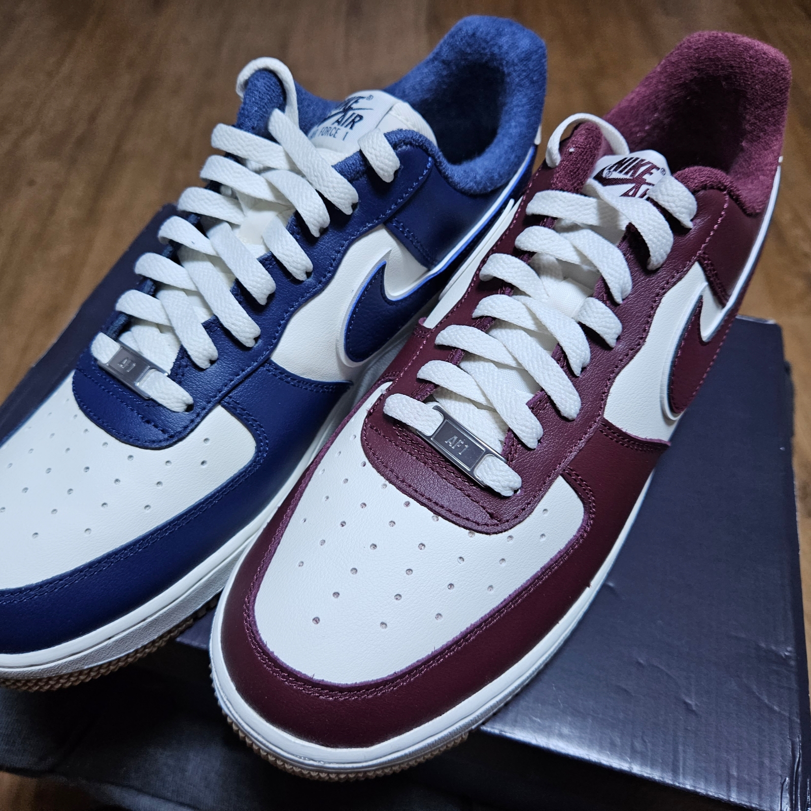 Nike Air Force 1 '07 LV8 Midnight Navy, Nike Air Force 1 '07 LV8 Night Maroon 착용 스타일 - 1