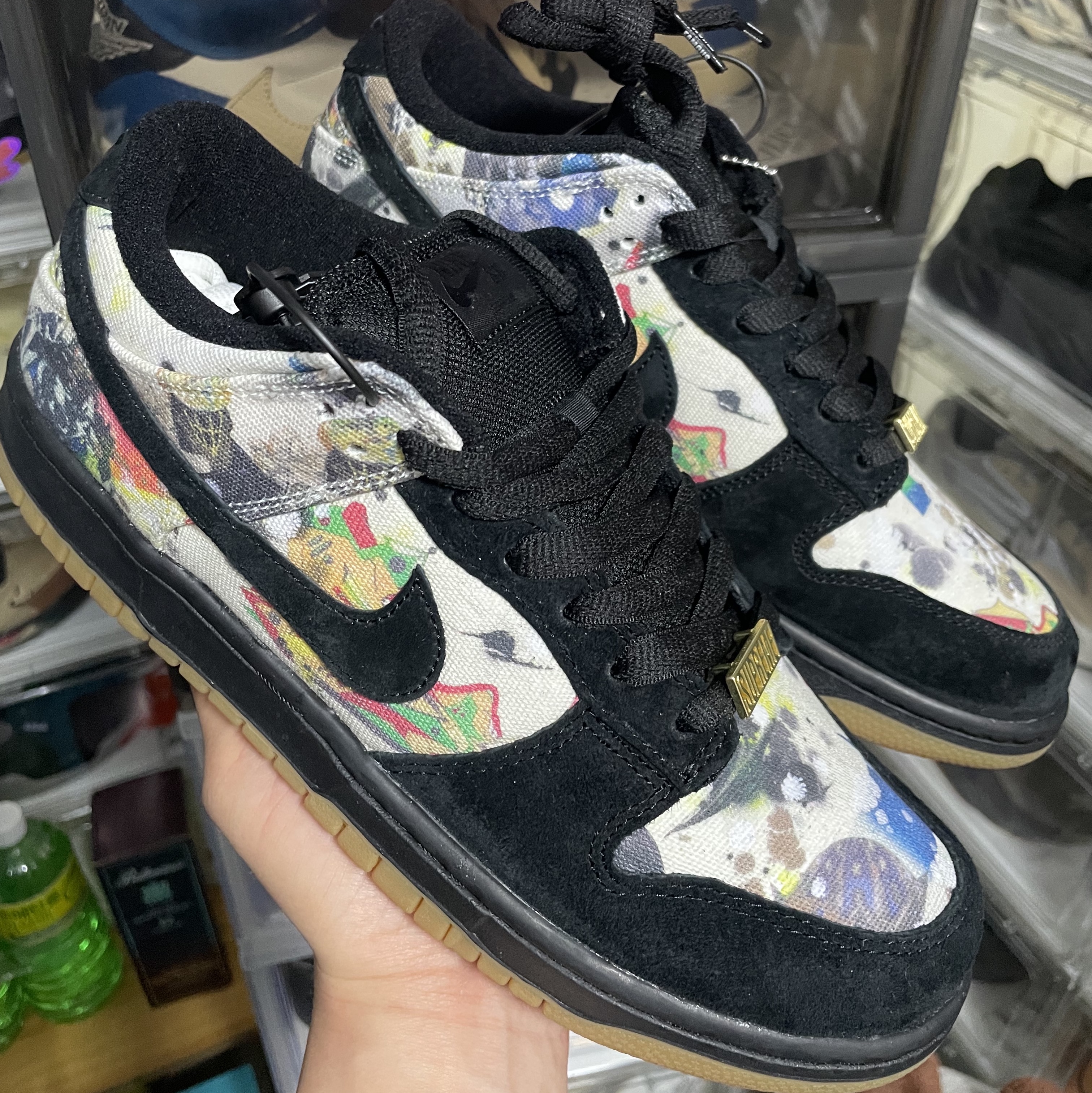 Nike x Supreme SB Dunk Low QS Rammellzee Black, Jordan 1 x Travis Scott x Fragment Retro Low OG SP Military Blue 착용 스타일 - 1