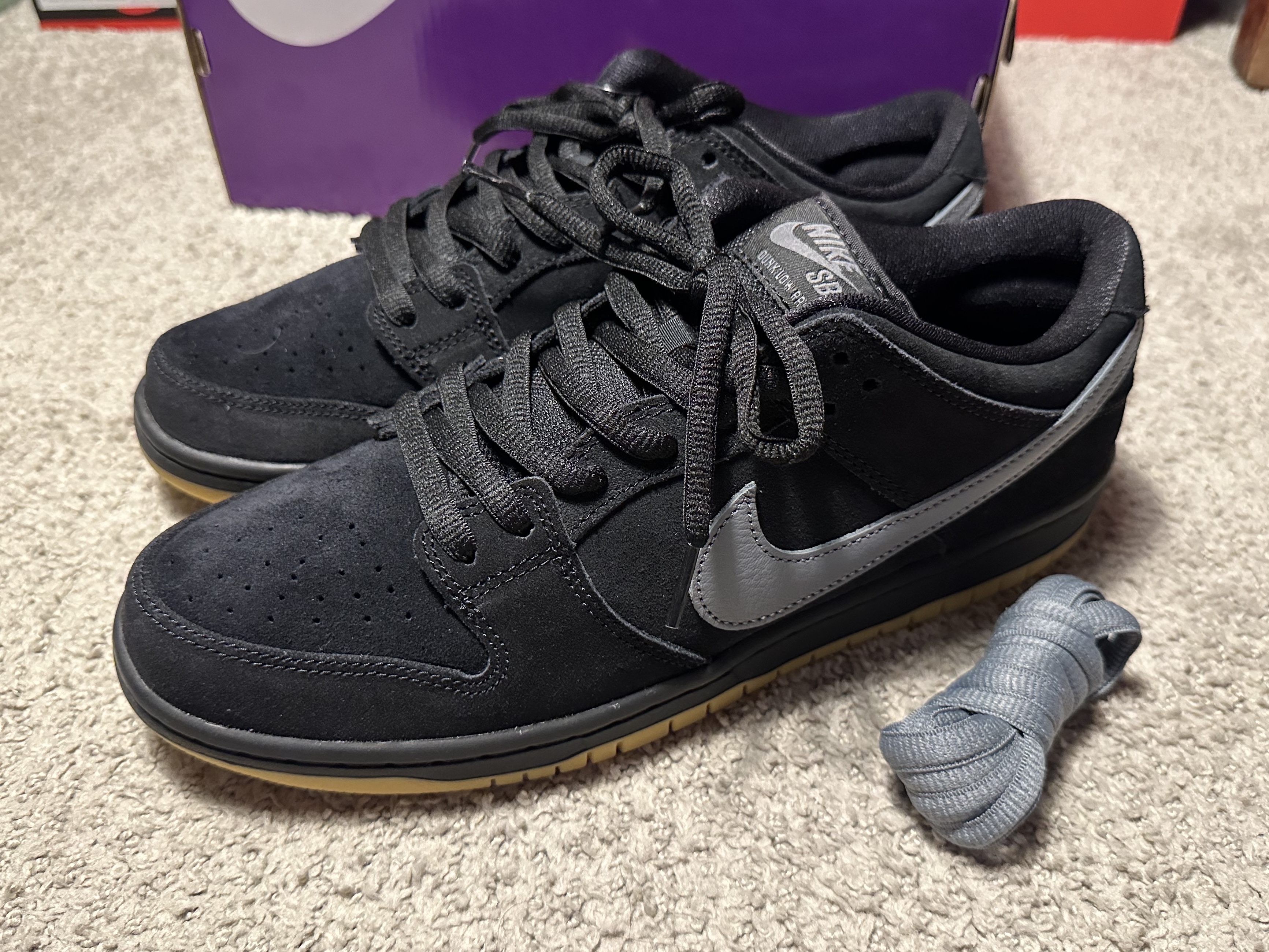 Nike SB Dunk Low Pro Black Cool Grey 착용 스타일 - 1