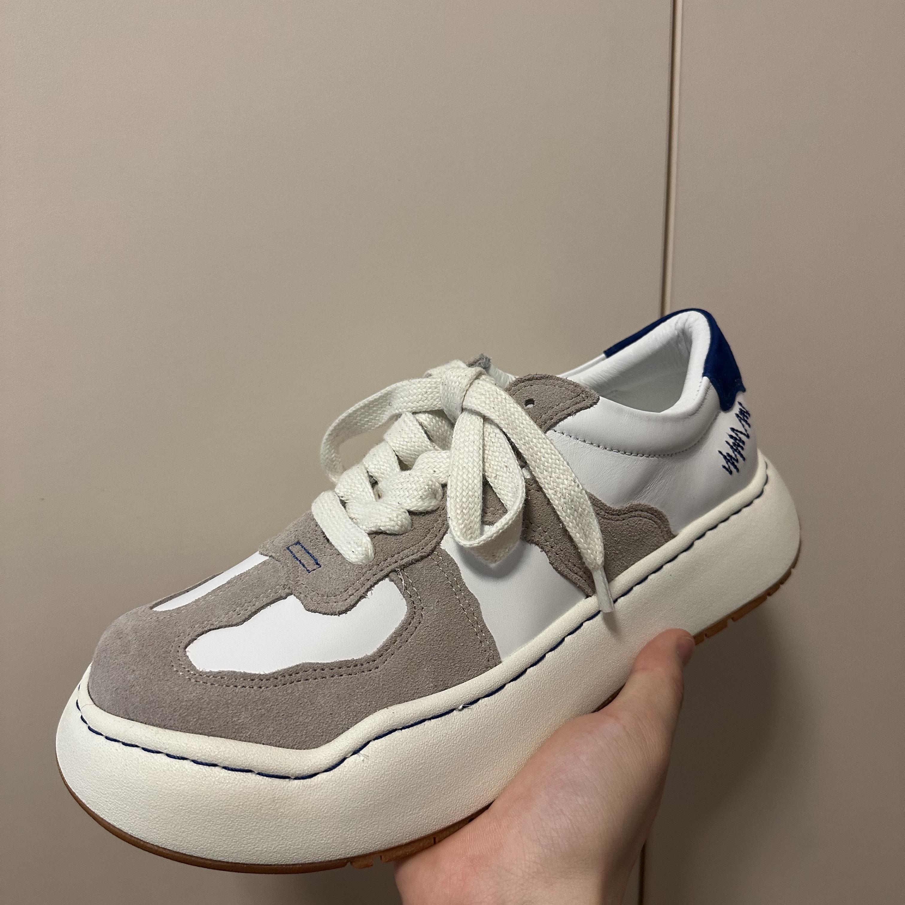 Ader Error Log; Baus Off White 착용 스타일